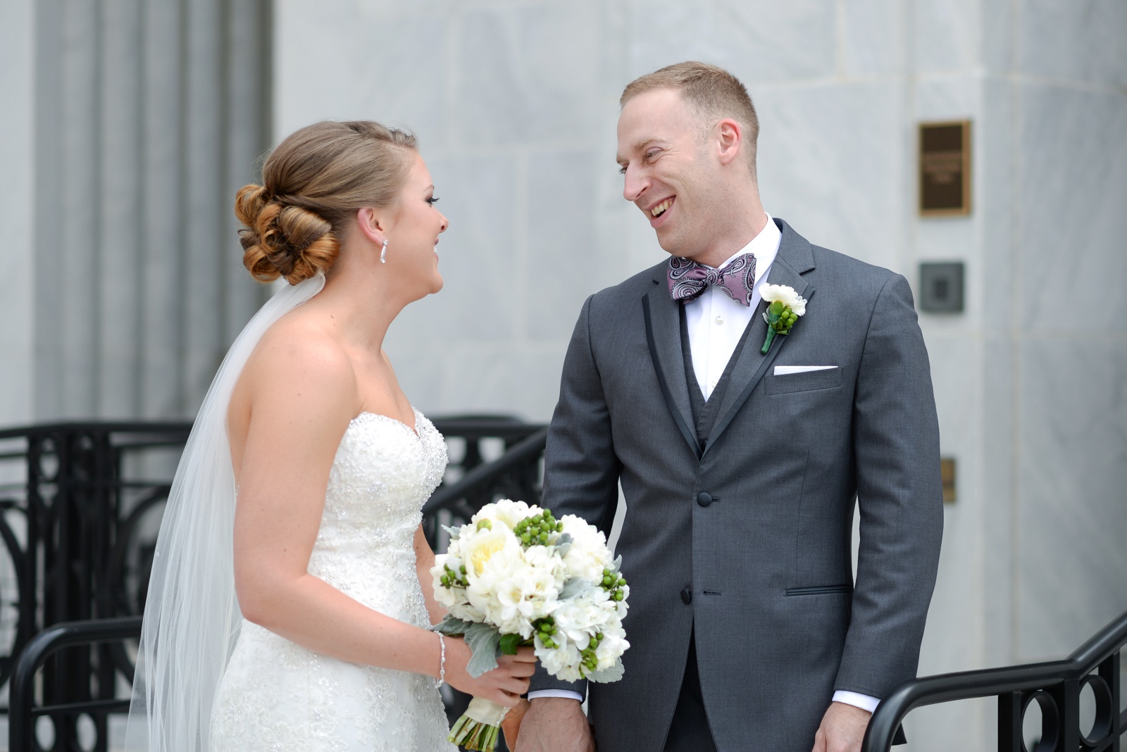 grooms-reaction-during-a-first-look