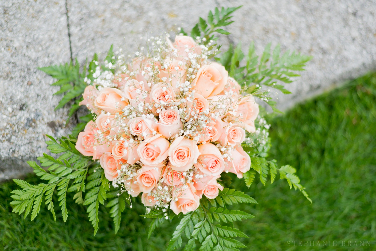 beautiful wedding flowers that are coral and green