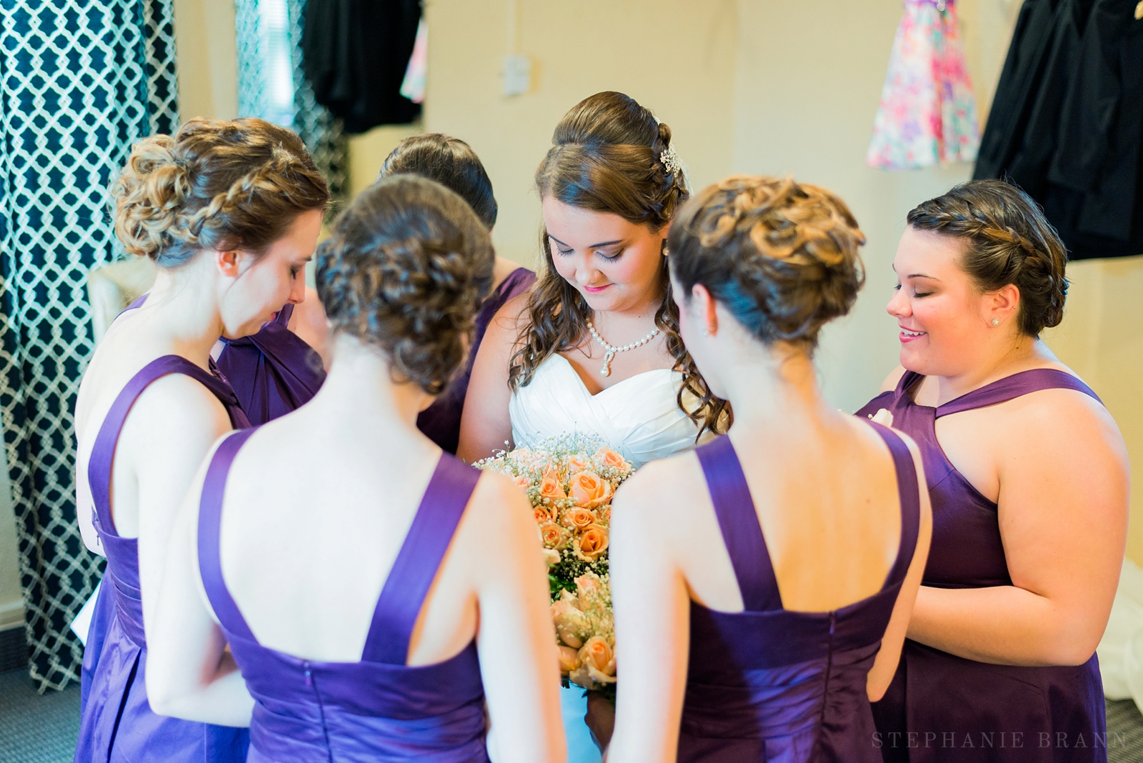 bride and bridesmaids praying before the ceremony