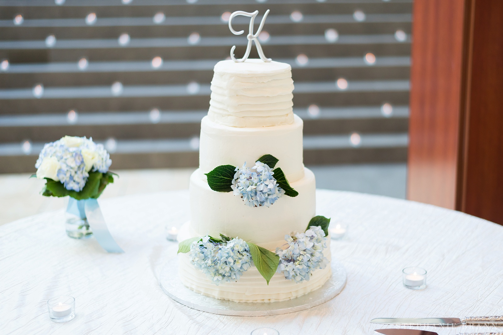 pretty-blue-flowers-on-a-white-icing-cake