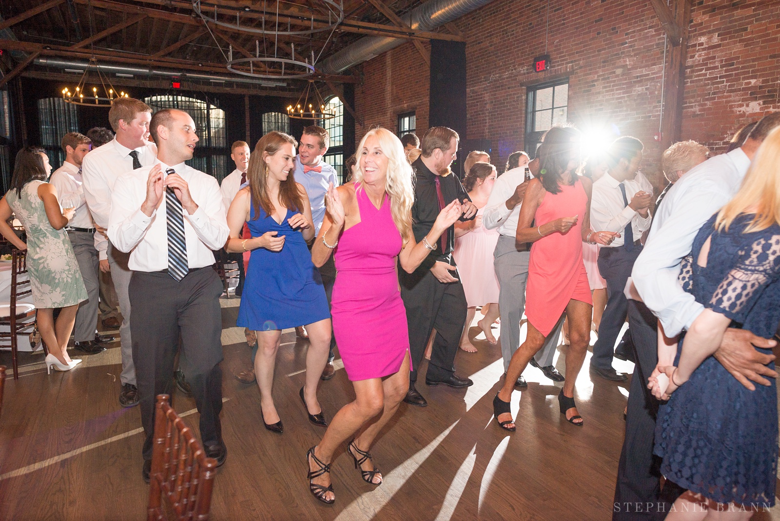 reception-dancing-at-a-wedding