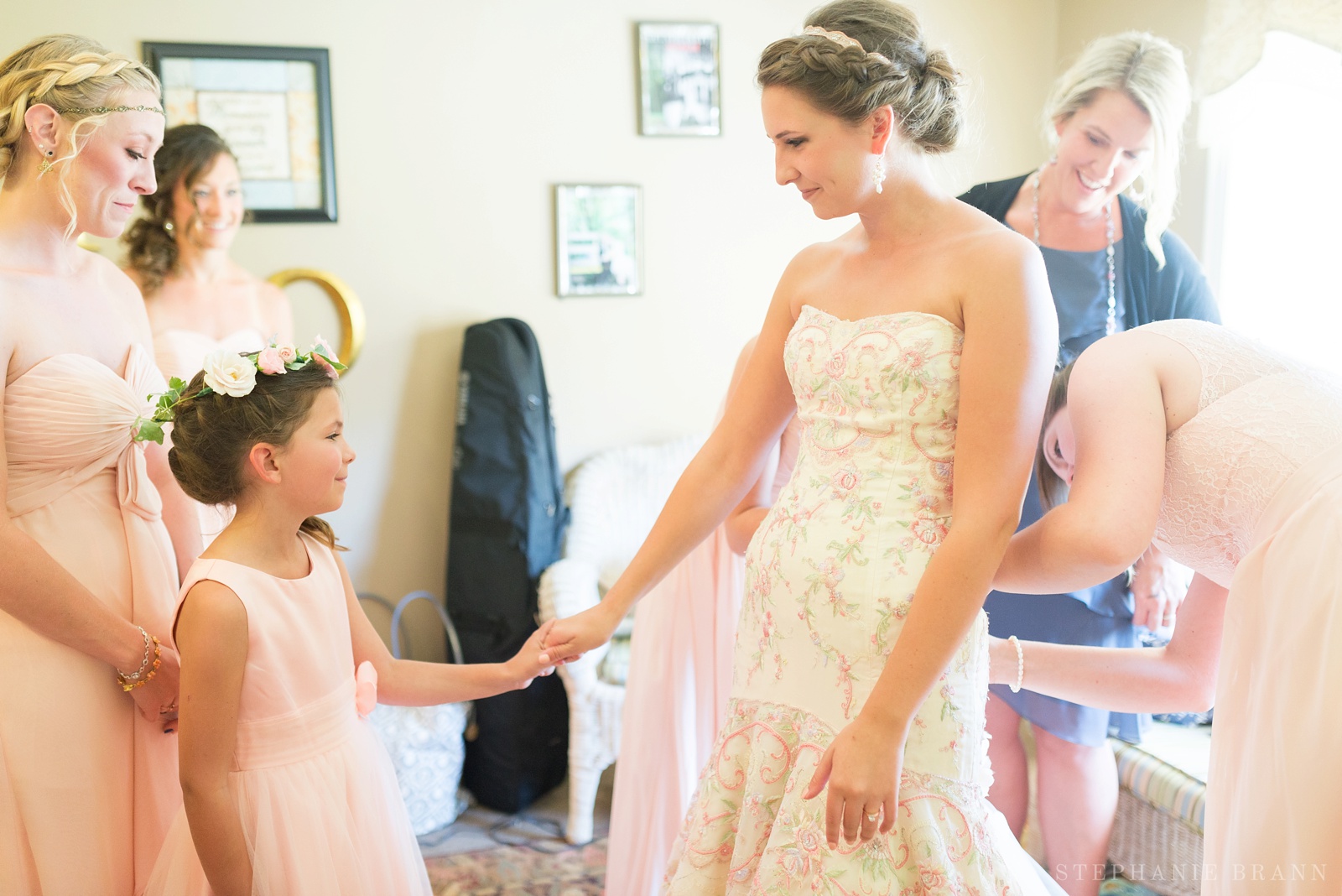 bride-and-flower-girl-before-wedding-ceremony