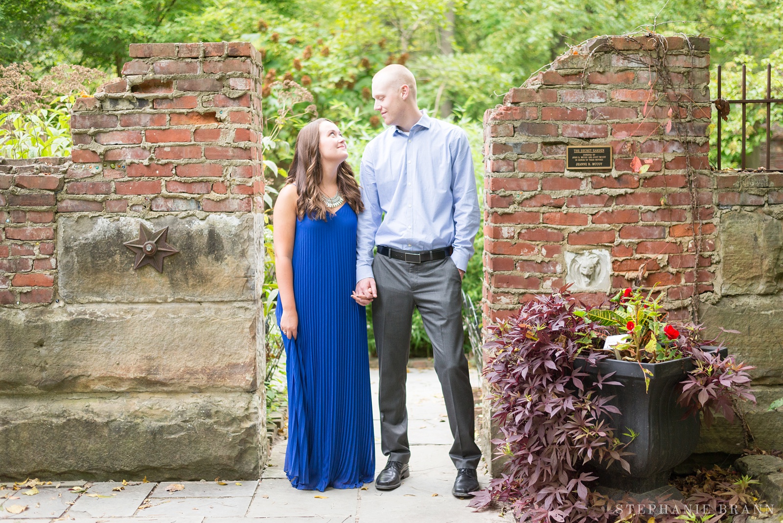 engagement-session-at-inniswood-park-westerville