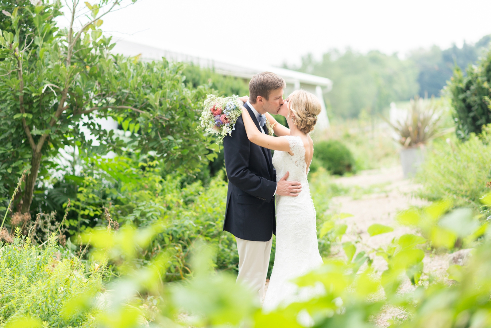 making-foreground-blurred-for-bride-and-groom-portraits