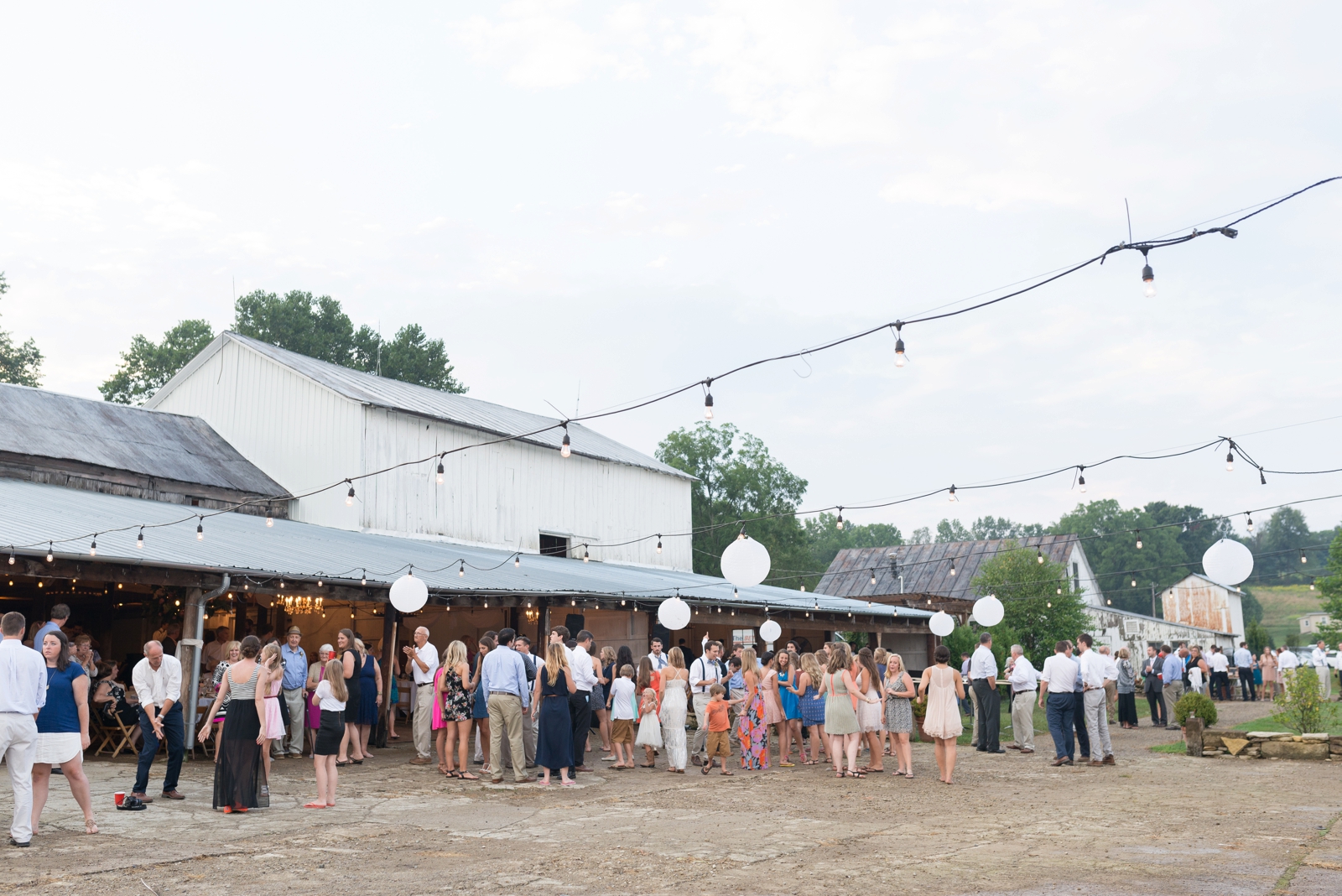 wedding-reception-at-warwick-farms-rural-society-mount-vernon-ohio
