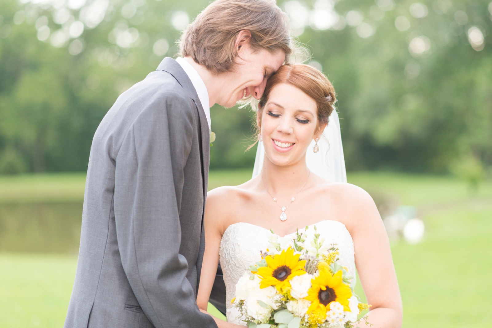 bride-holding-a-sunflower-bouquet