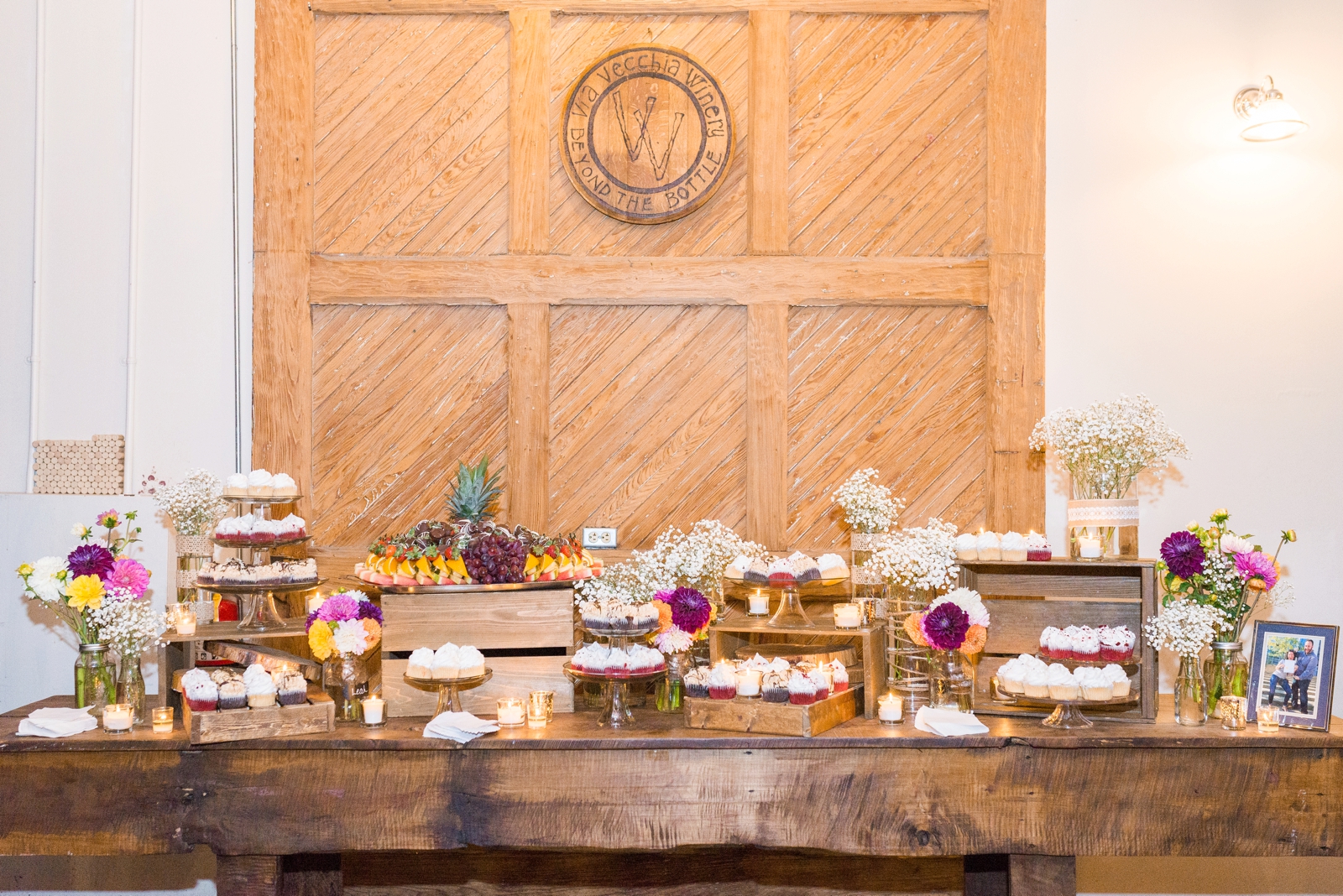 wooden-table-with-cupcakes-on-it