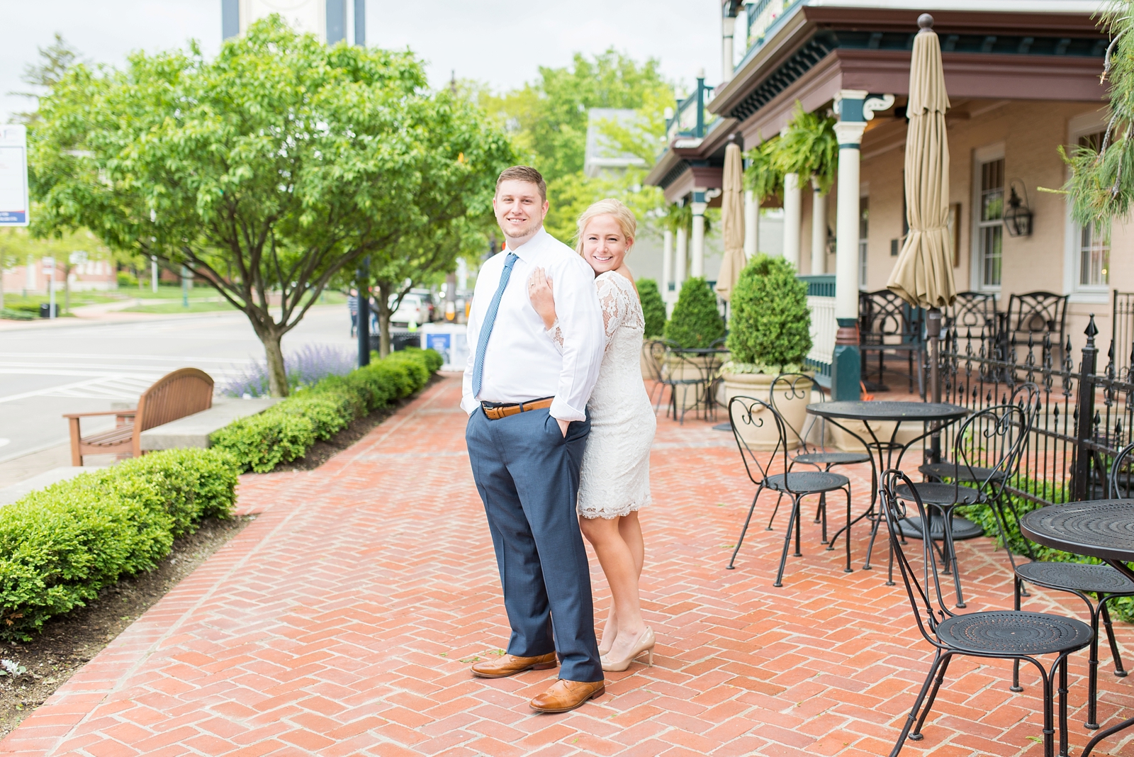 engagement-photos-in-downtown-worthington