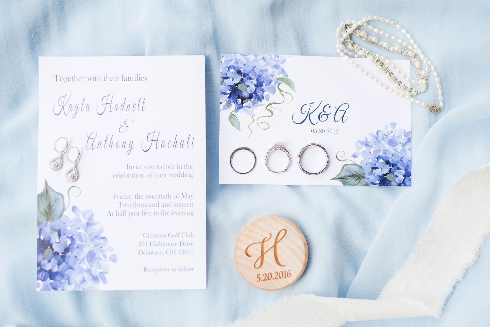 how-to-style-wedding-invitations-with-ribbon