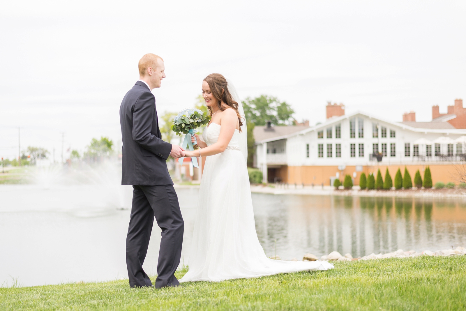 wedding-photography-first-look-in-columbus