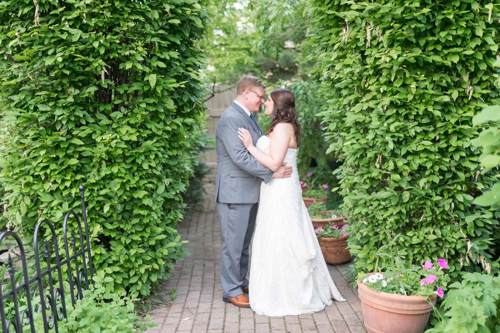 beautiful-spring-garden-fountain-wedding-at-taylor-mansion-in-columbus-ohio_0053
