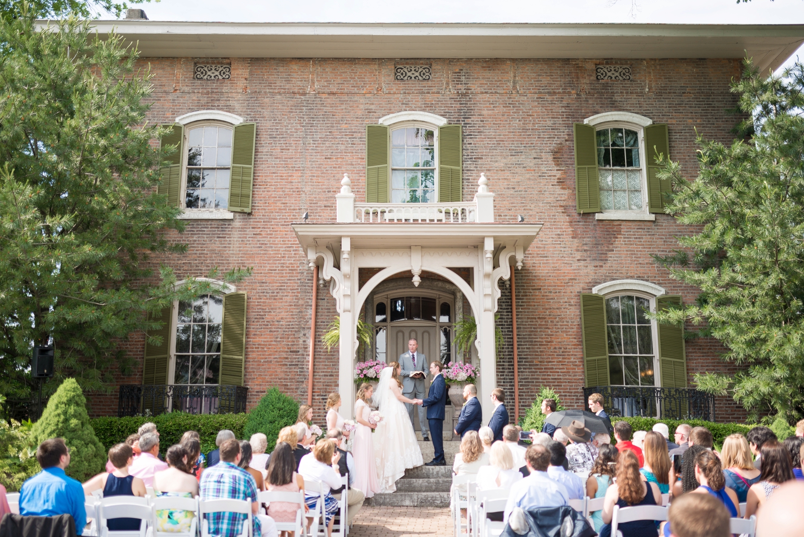 beautiful-spring-garden-fountain-wedding-at-taylor-mansion-in-columbus-ohio_0096