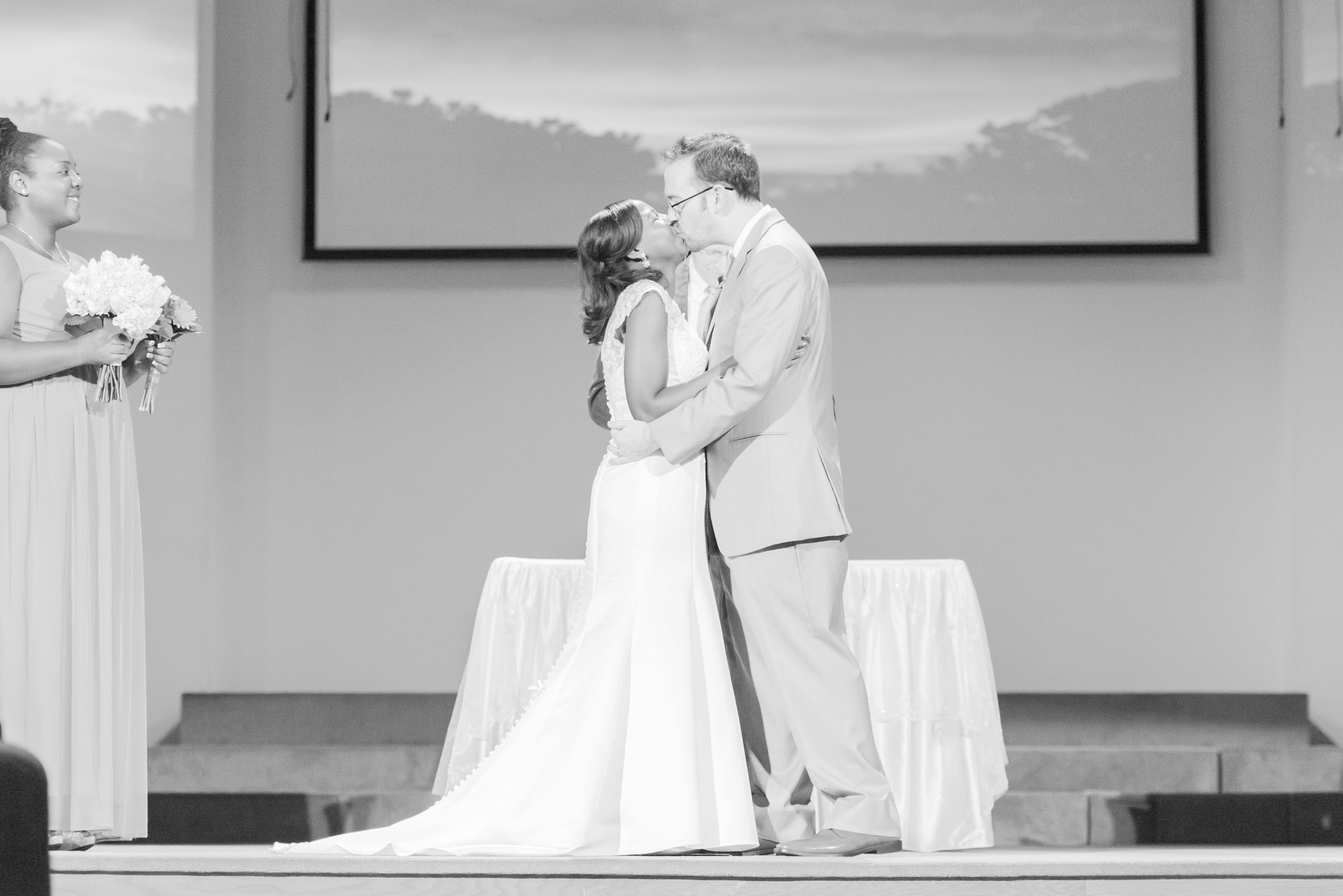 beautiful-outdoor-church-wedding-ohio-wedding-photographer_0047