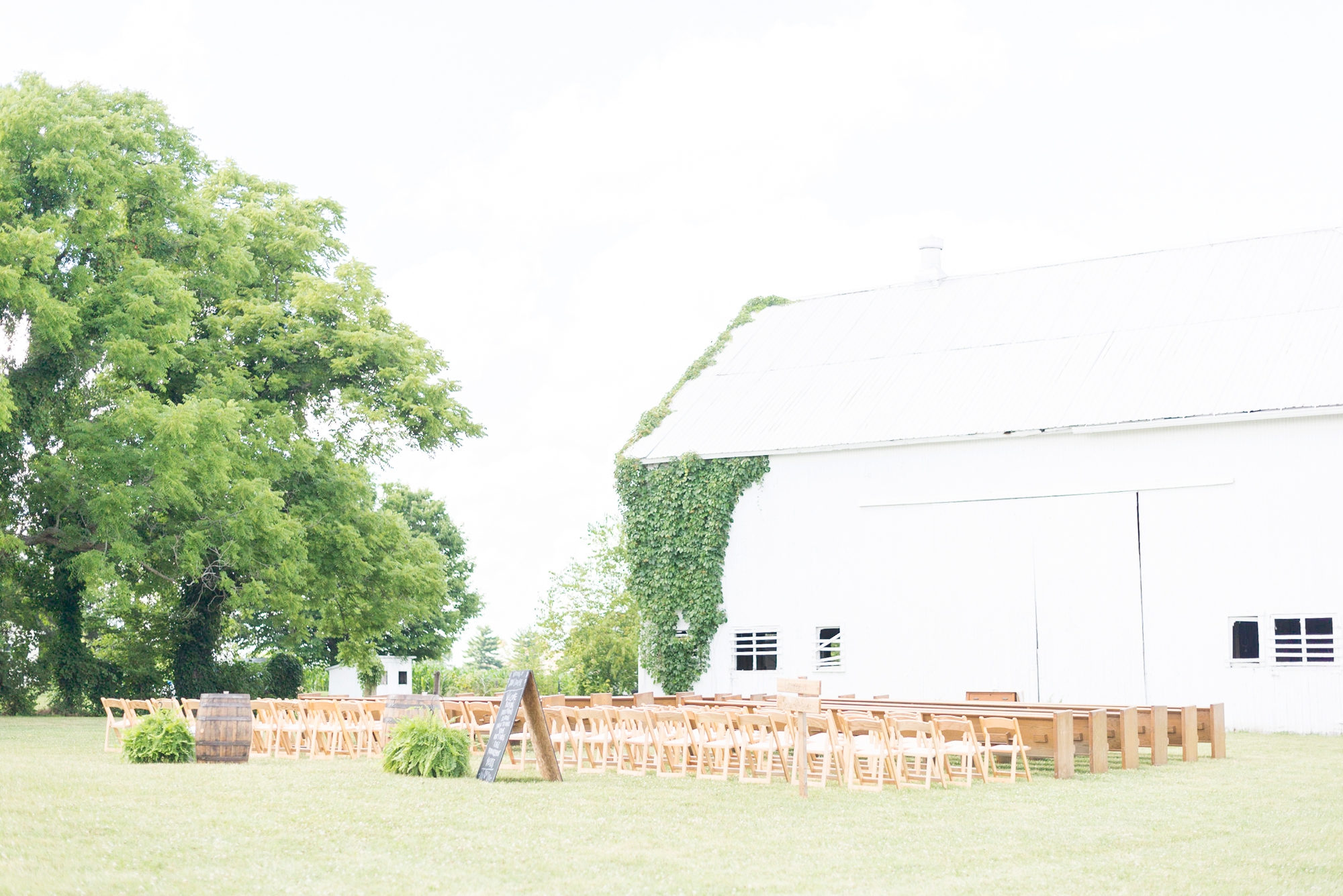 wedding-at-lightning-tree-barn-venue-in-circleville-ohio_0328