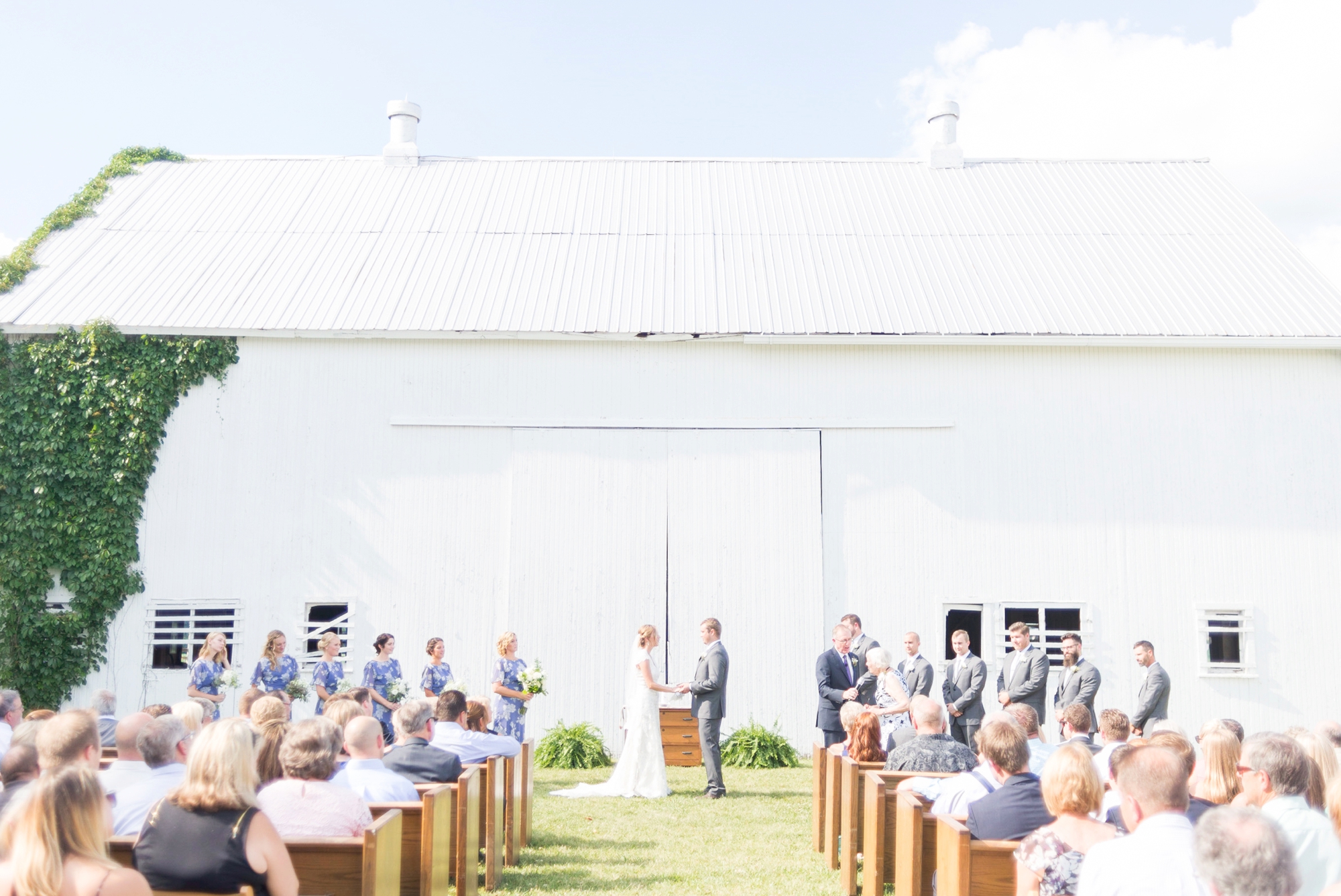 wedding-at-lightning-tree-barn-venue-in-circleville-ohio_0361