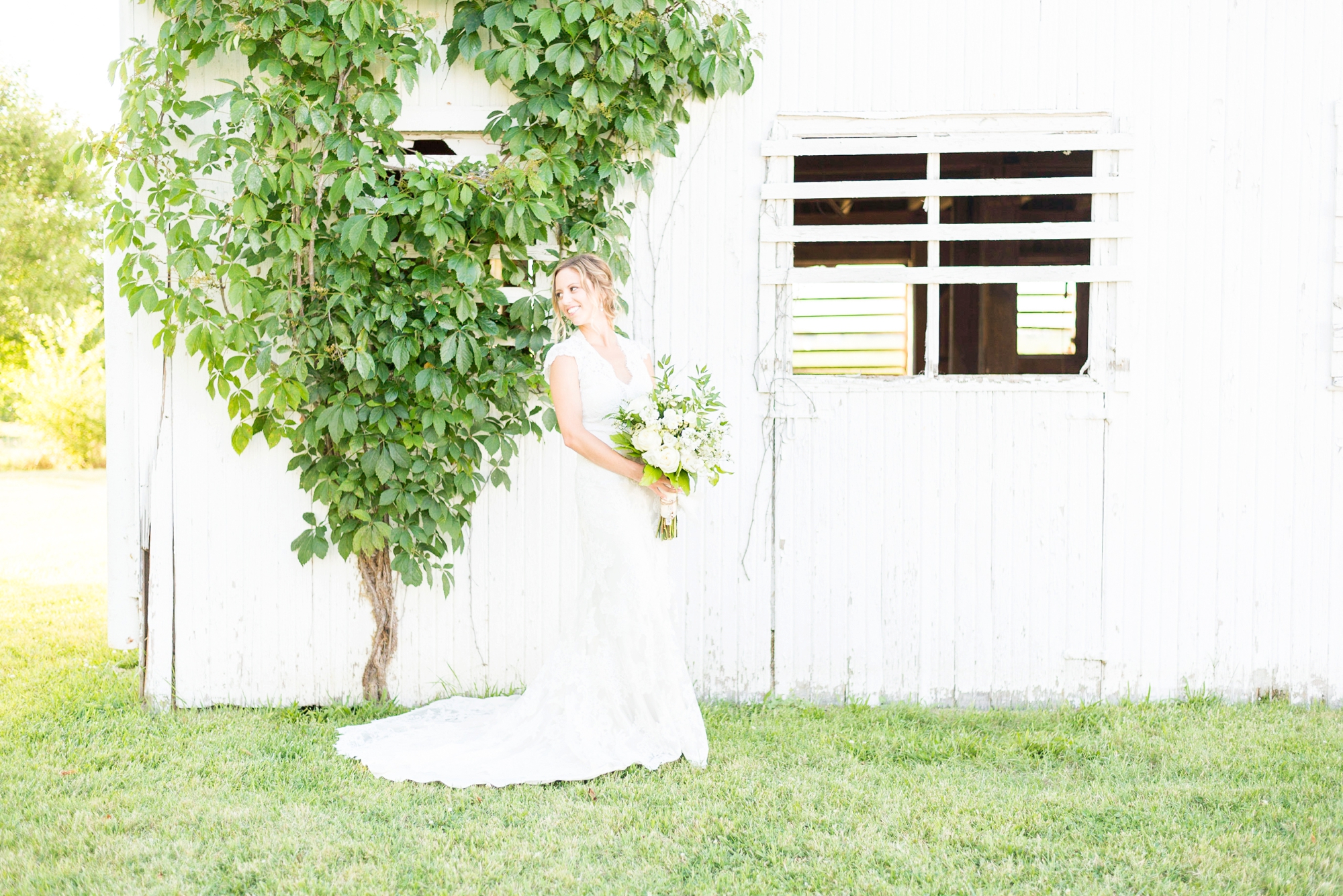 wedding-at-lightning-tree-barn-venue-in-circleville-ohio_0376