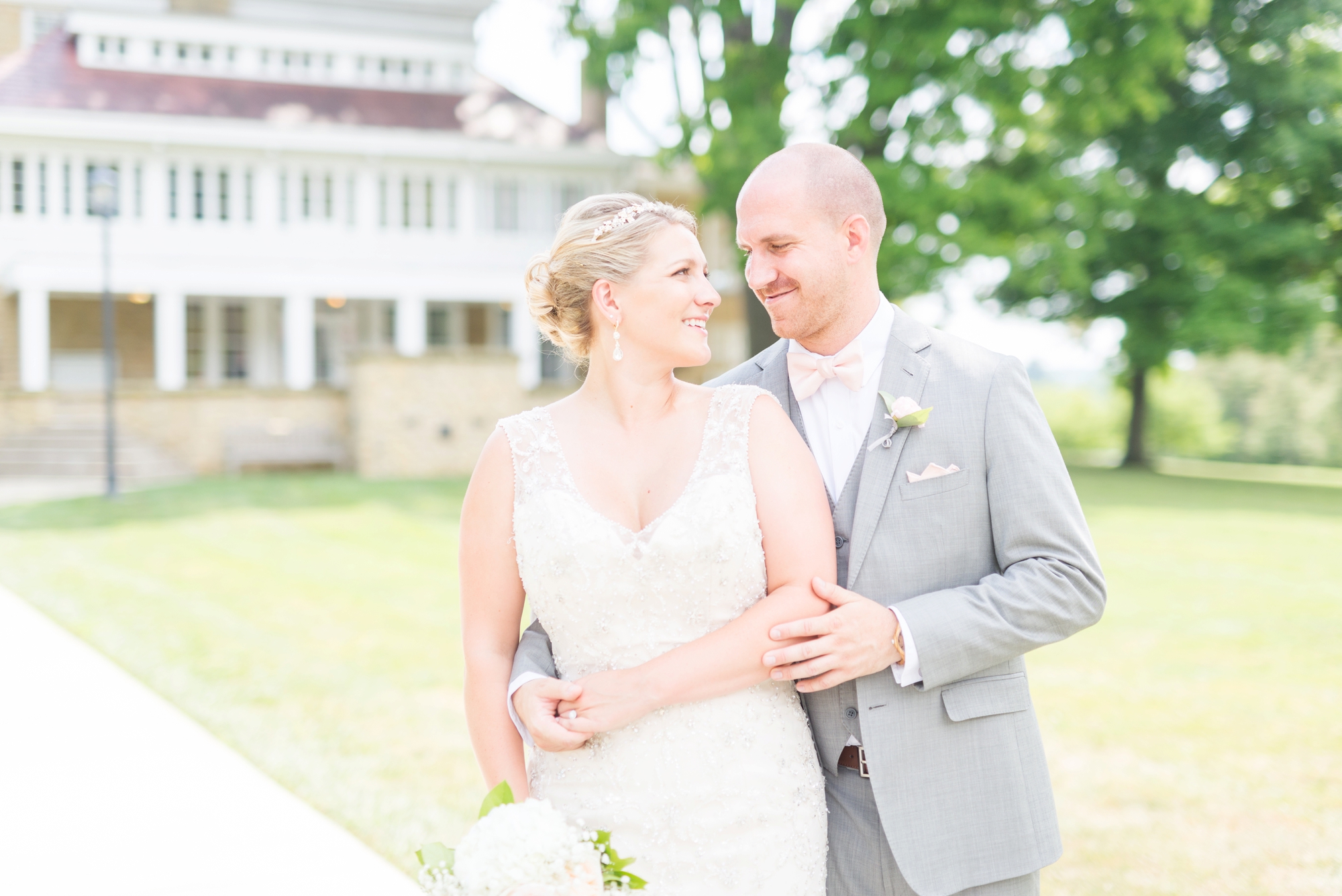 elegant-wedding-photography-at-bryn-du-mansion-in-granville-ohio_0558