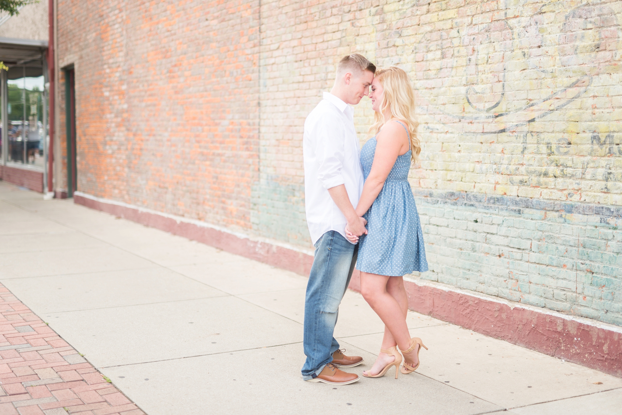 engagement-session-photography-in-downtown-delaware-ohio_0677