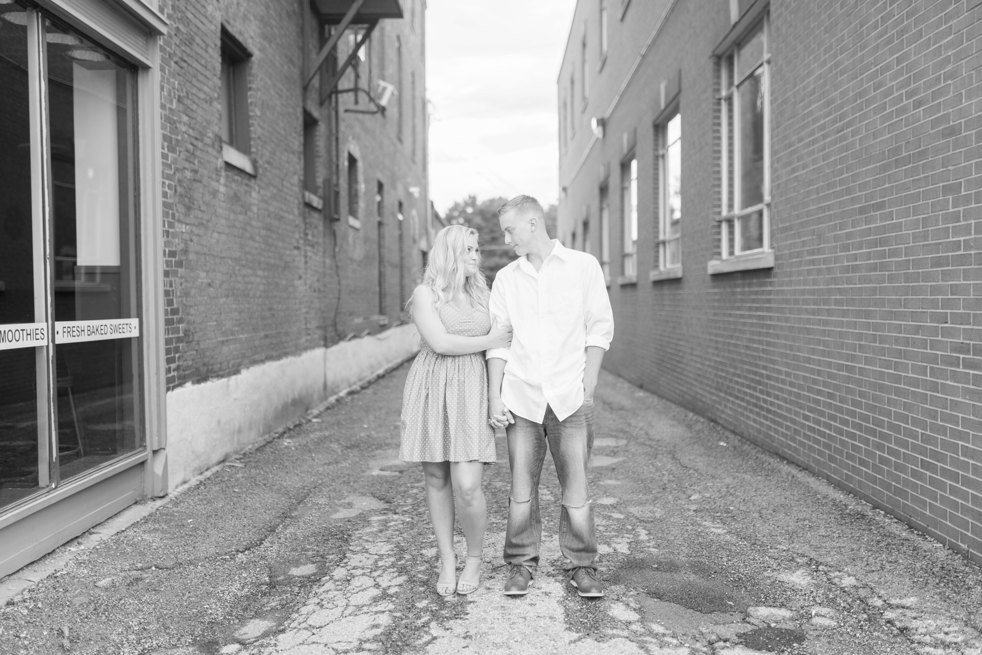 engagement-session-photography-in-downtown-delaware-ohio_0697