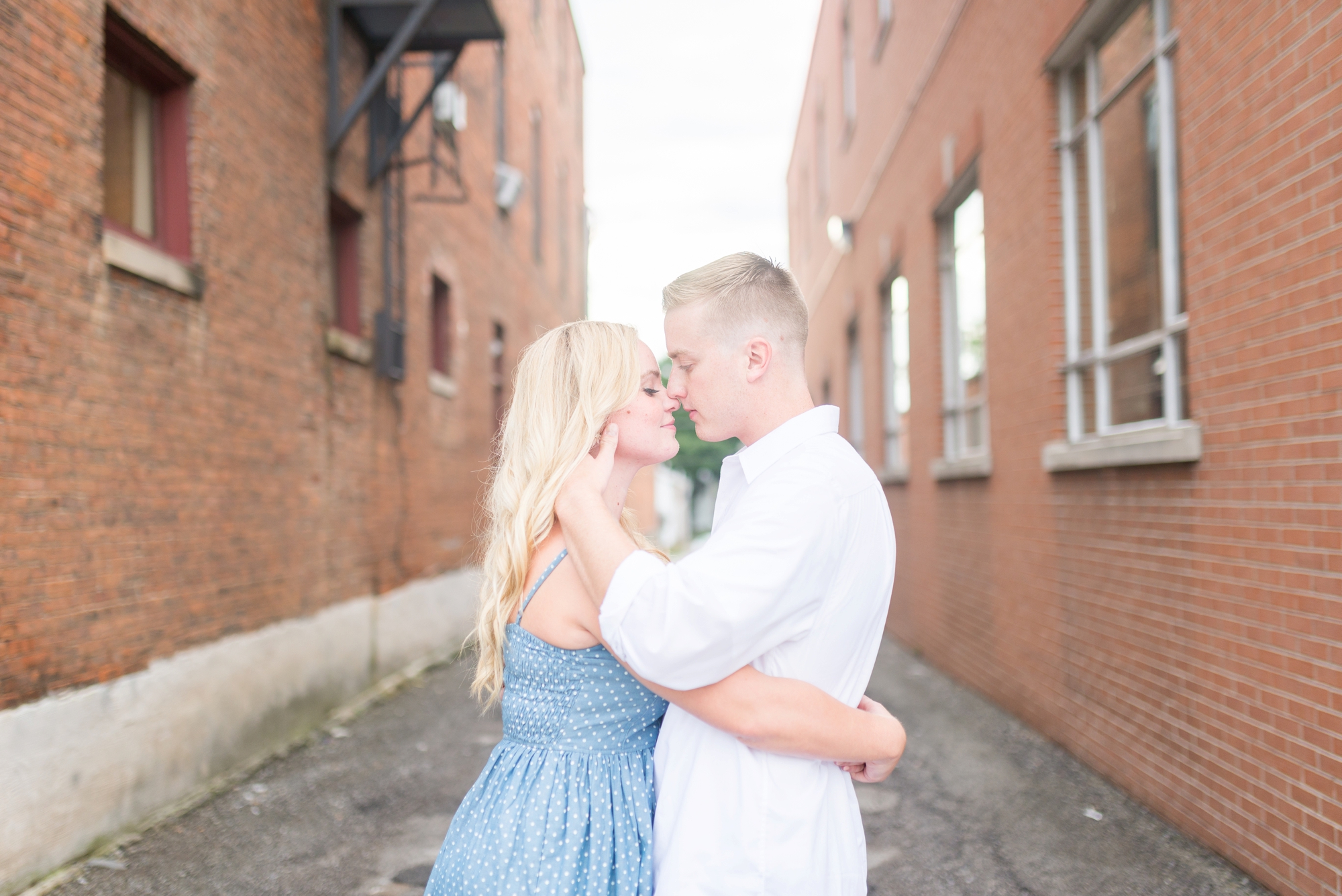 engagement-session-photography-in-downtown-delaware-ohio_0700