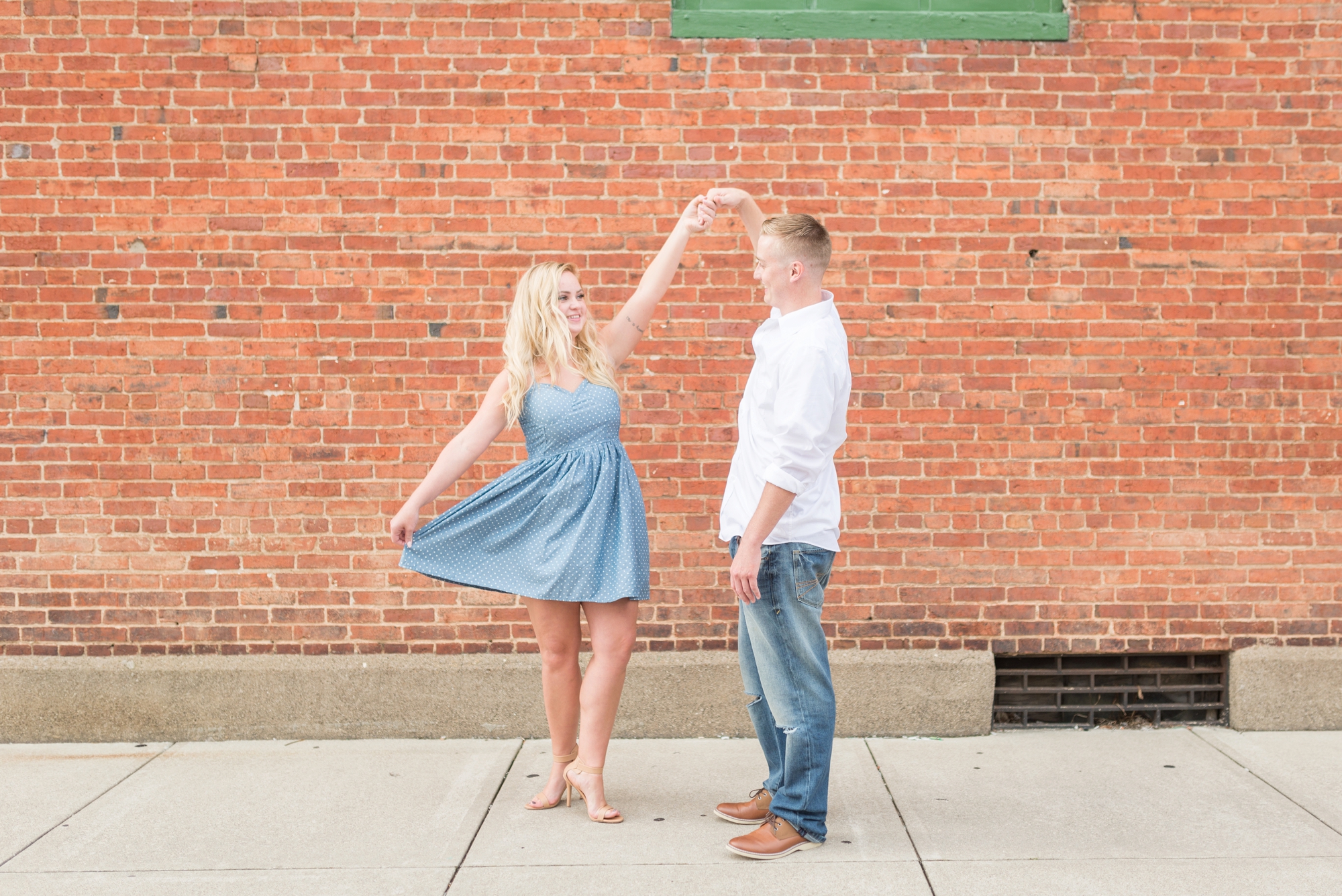 engagement-session-photography-in-downtown-delaware-ohio_0703
