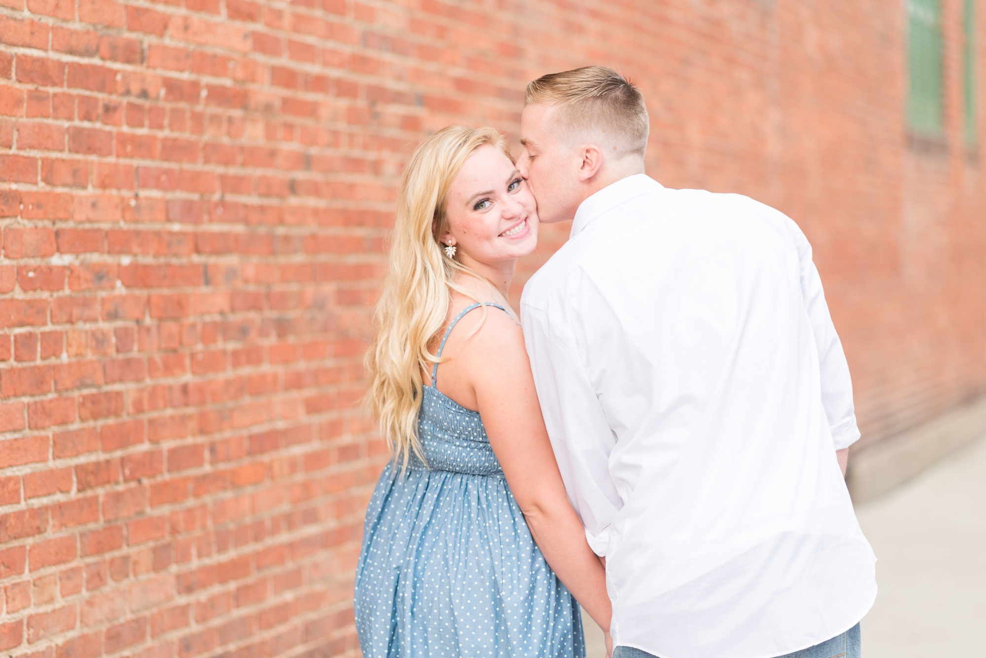 engagement-session-photography-in-downtown-delaware-ohio_0706