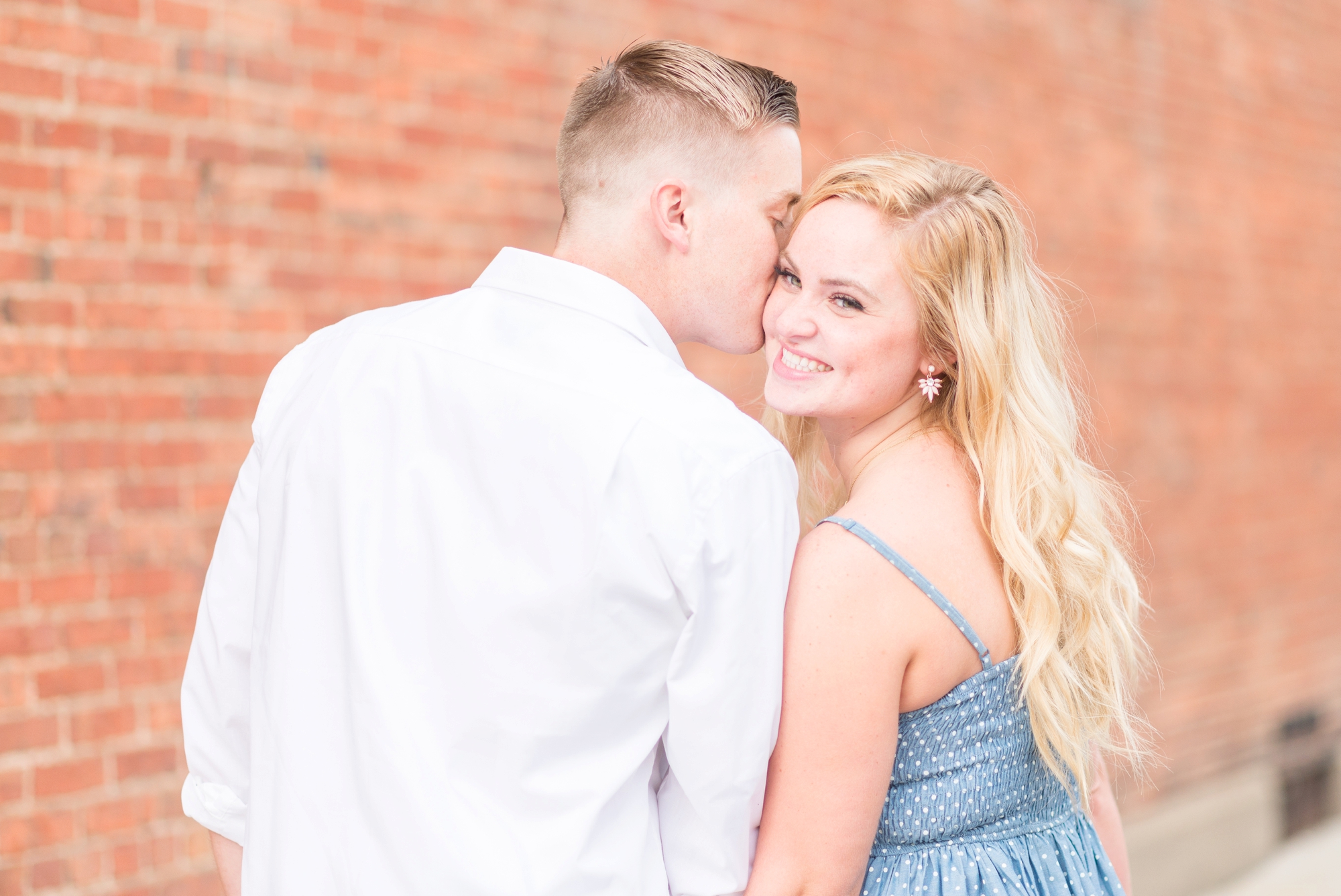 engagement-session-photography-in-downtown-delaware-ohio_0708