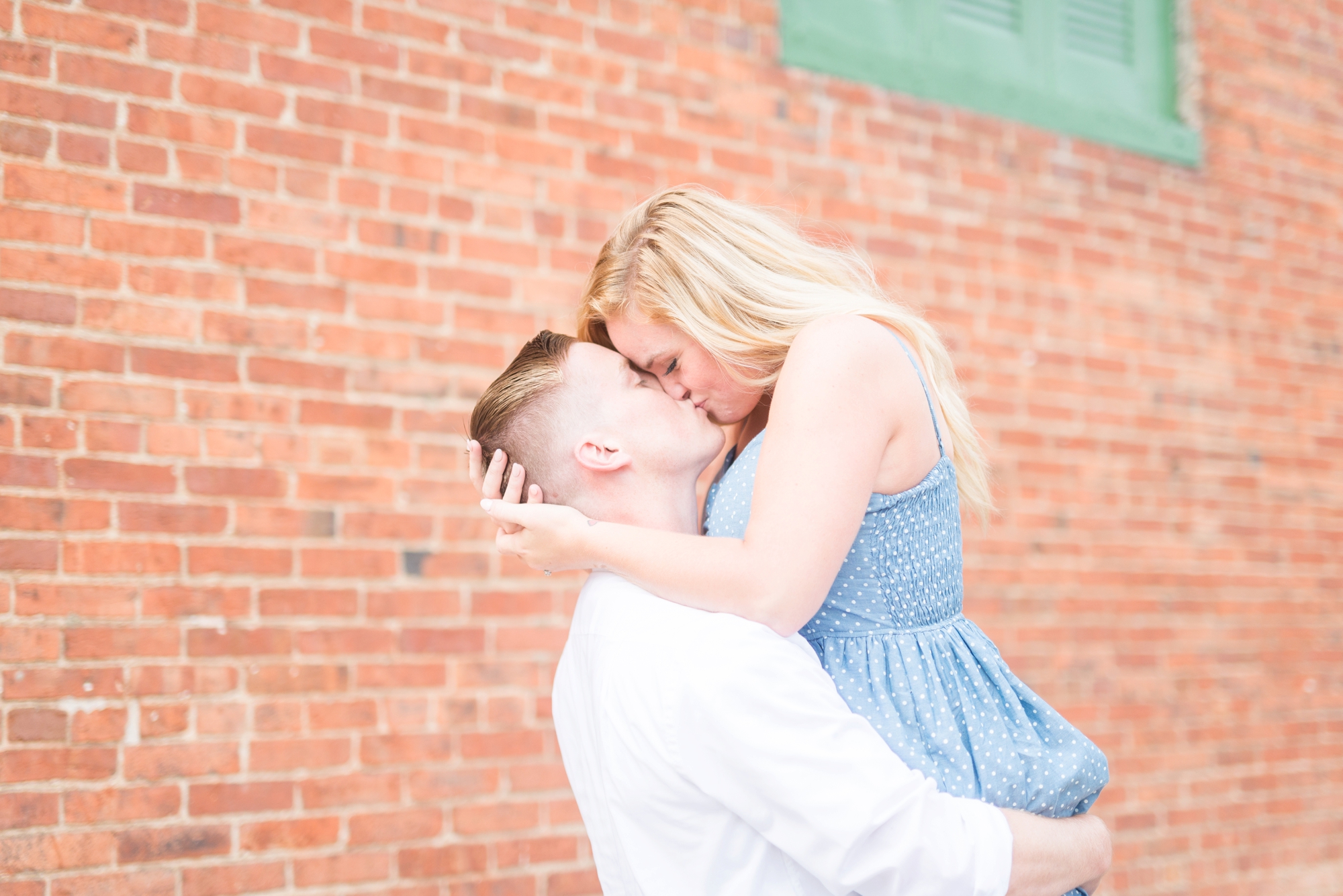 engagement-session-photography-in-downtown-delaware-ohio_0716