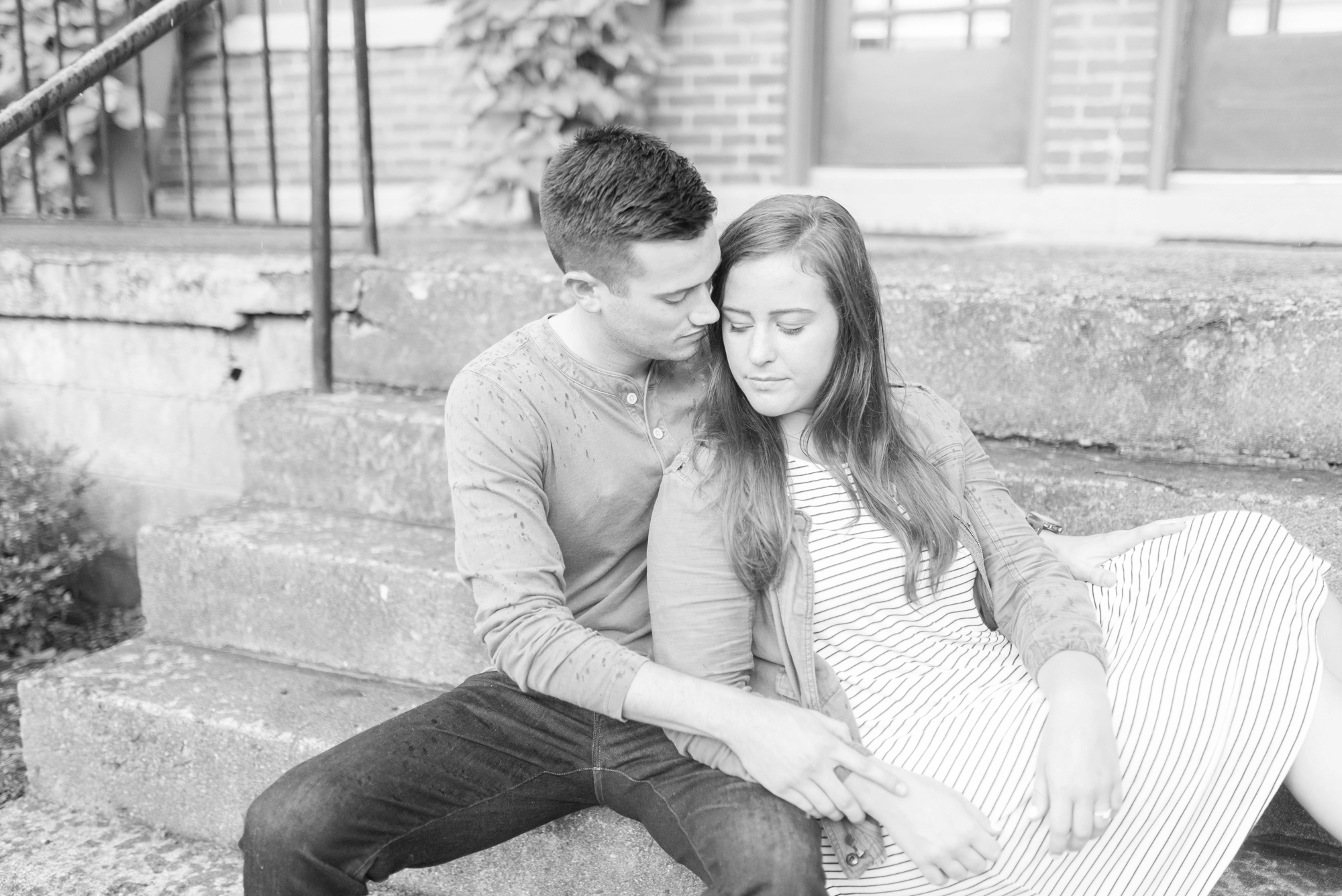 engagement-session-in-german-village-and-schiller-park-in-columbus-ohio_0215