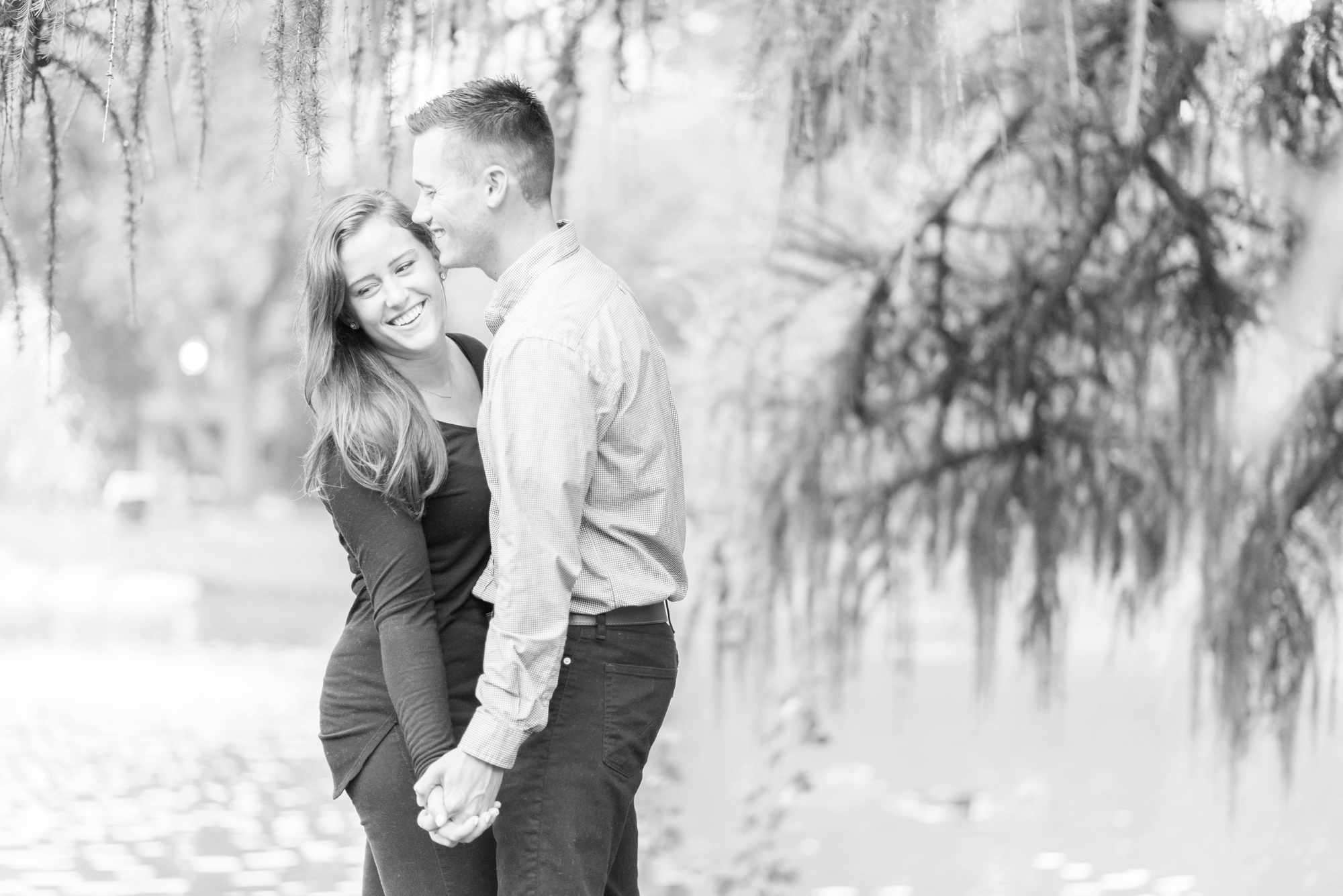 engagement-session-in-german-village-and-schiller-park-in-columbus-ohio_0224