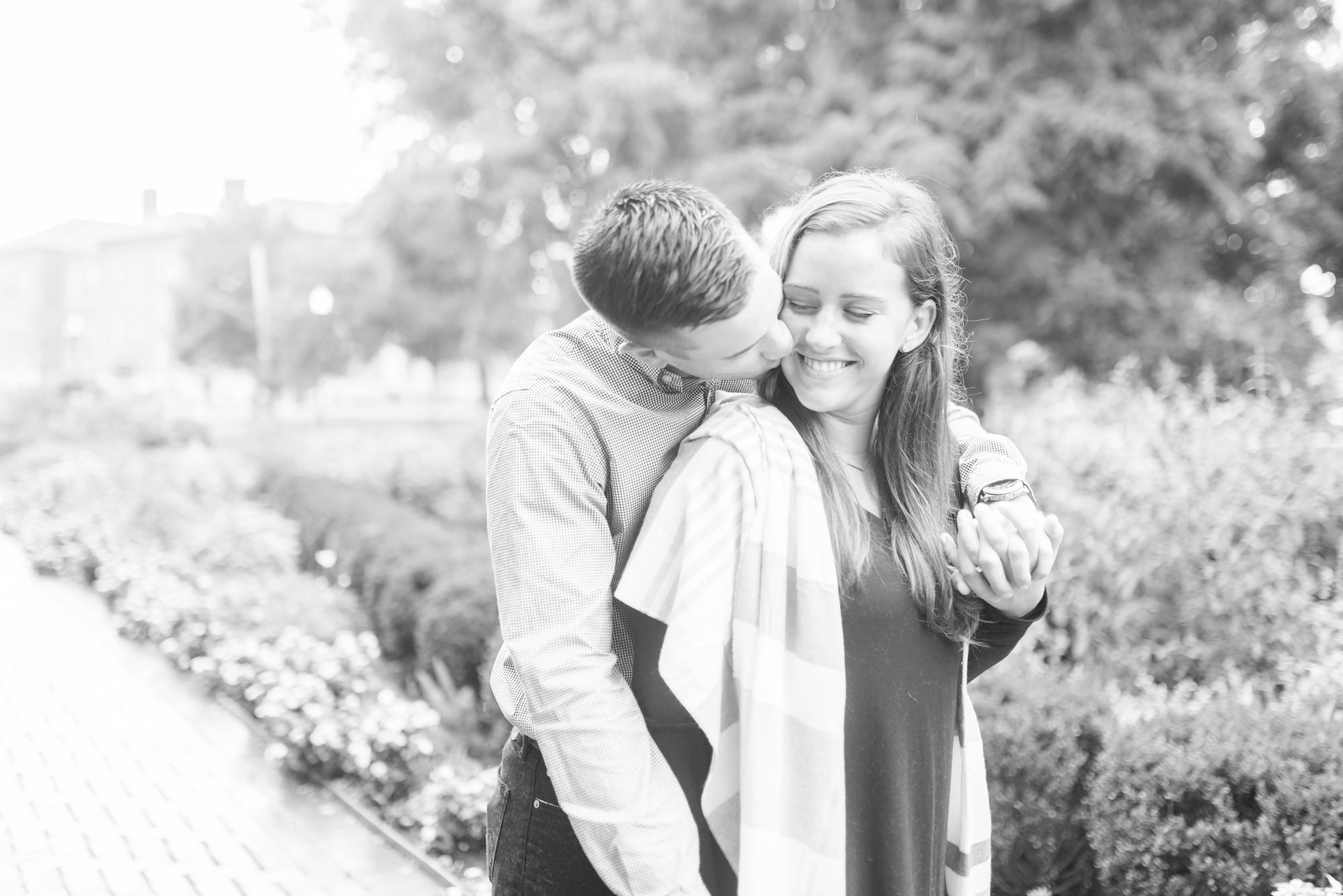 engagement-session-in-german-village-and-schiller-park-in-columbus-ohio_0234