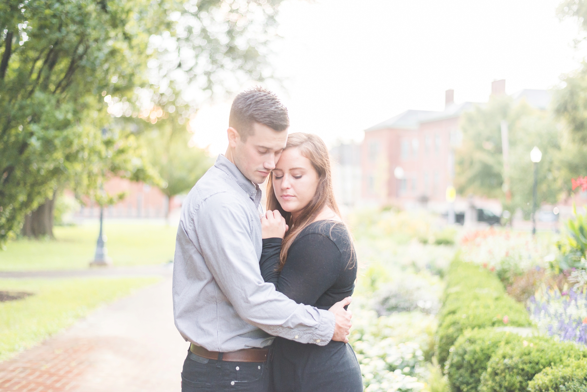 engagement-session-in-german-village-and-schiller-park-in-columbus-ohio_0237
