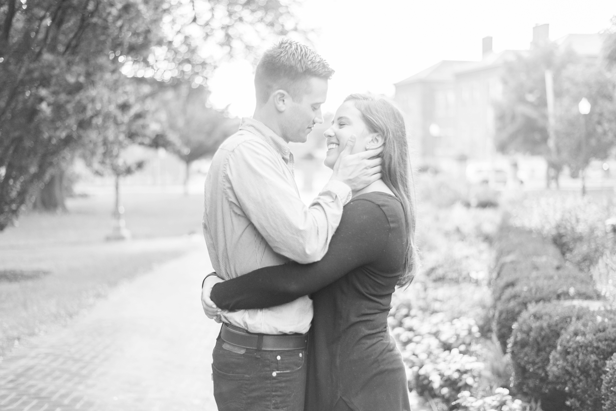 engagement-session-in-german-village-and-schiller-park-in-columbus-ohio_0241