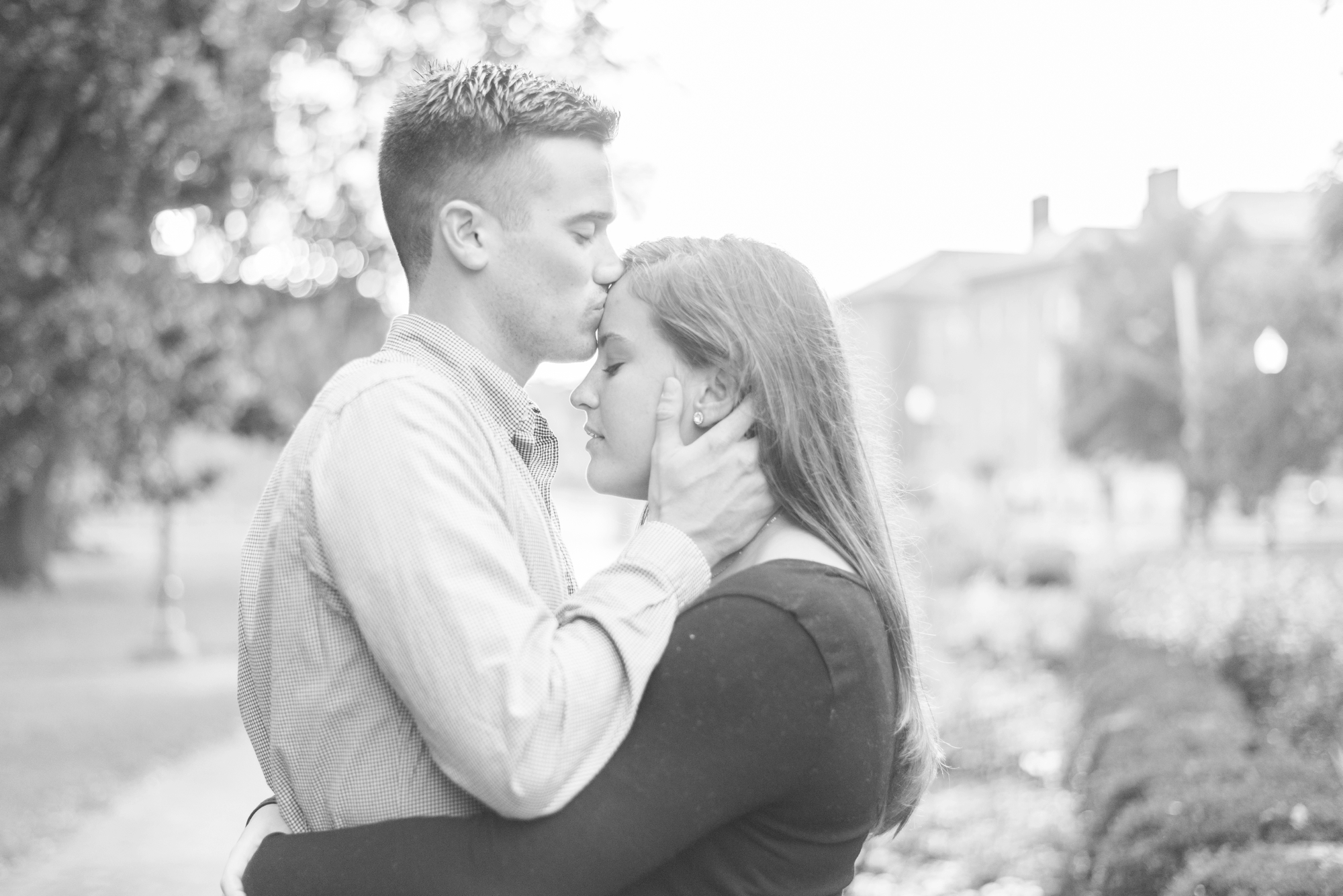 engagement-session-in-german-village-and-schiller-park-in-columbus-ohio_0243