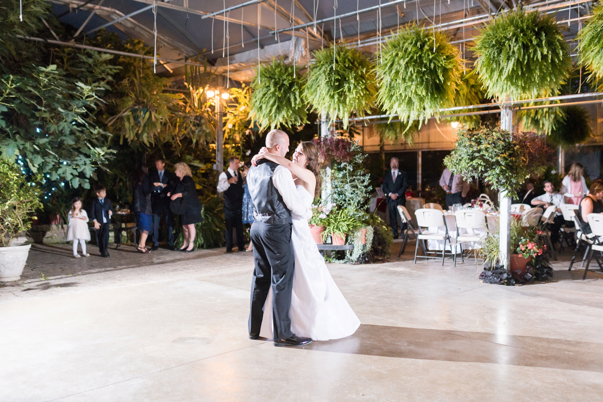 mohican-gardens-state-park-beautiful-fall-wedding-in-the-greenhouse_0194
