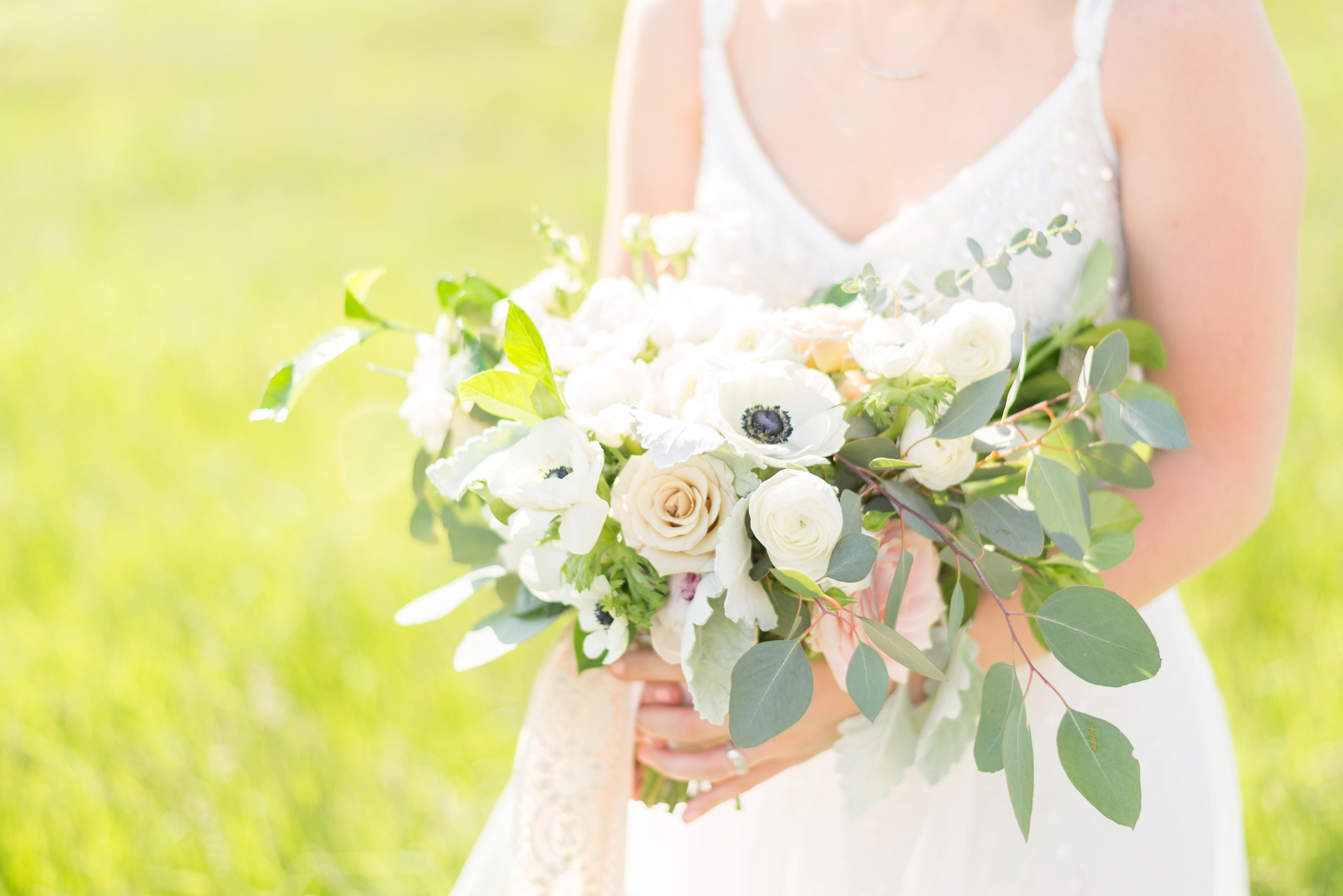 tips-on-where-to-spend-your-money-on-flowers-for-a-wedding_0469