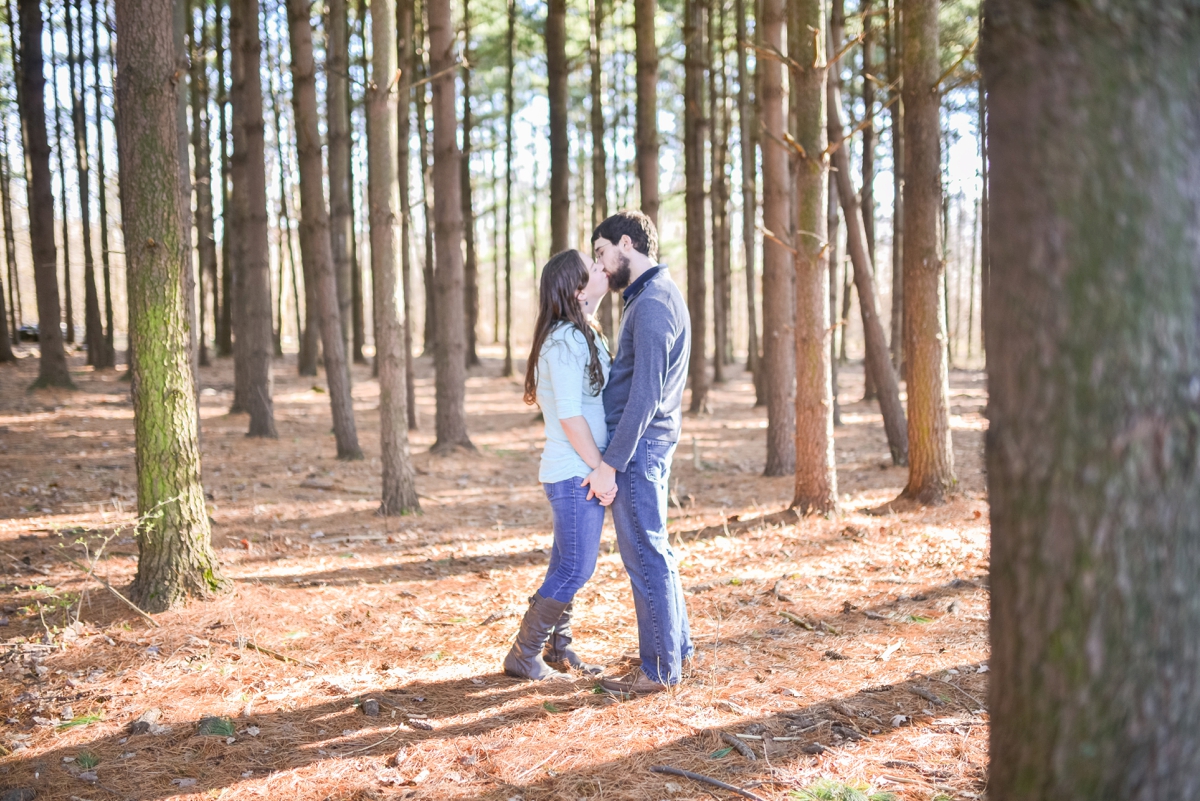 engagement-session-at-the-woods-in-hoover-dam-in-westerville-ohio_0435
