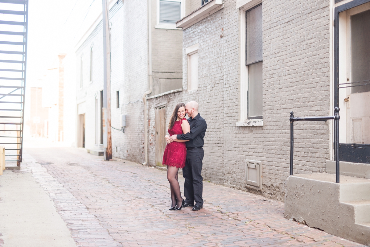 winter-engagements-at-chillicothe-in-the-downtown-area-by-the-stone-and-brick_0486