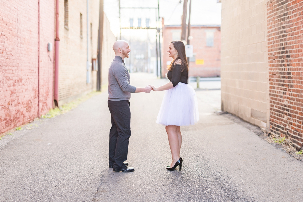 winter-engagements-at-chillicothe-in-the-downtown-area-by-the-stone-and-brick_0504