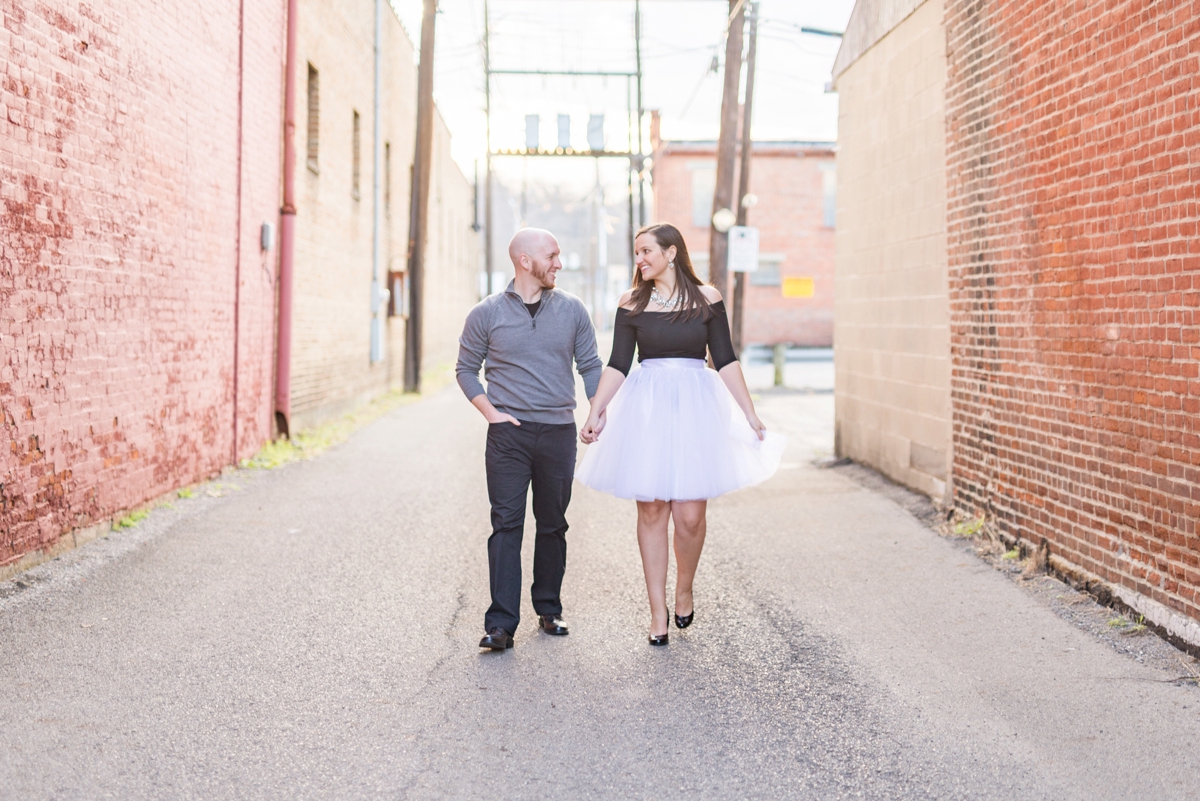 winter-engagements-at-chillicothe-in-the-downtown-area-by-the-stone-and-brick_0505