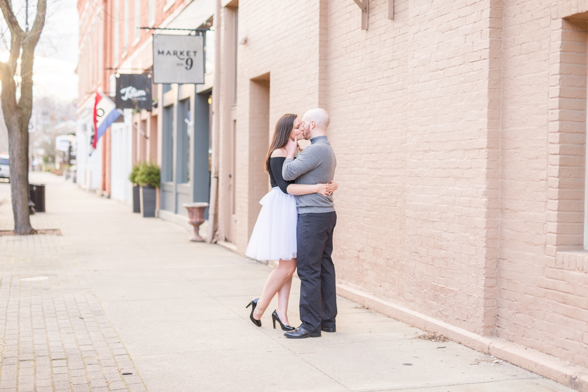 winter-engagements-at-chillicothe-in-the-downtown-area-by-the-stone-and-brick_0512