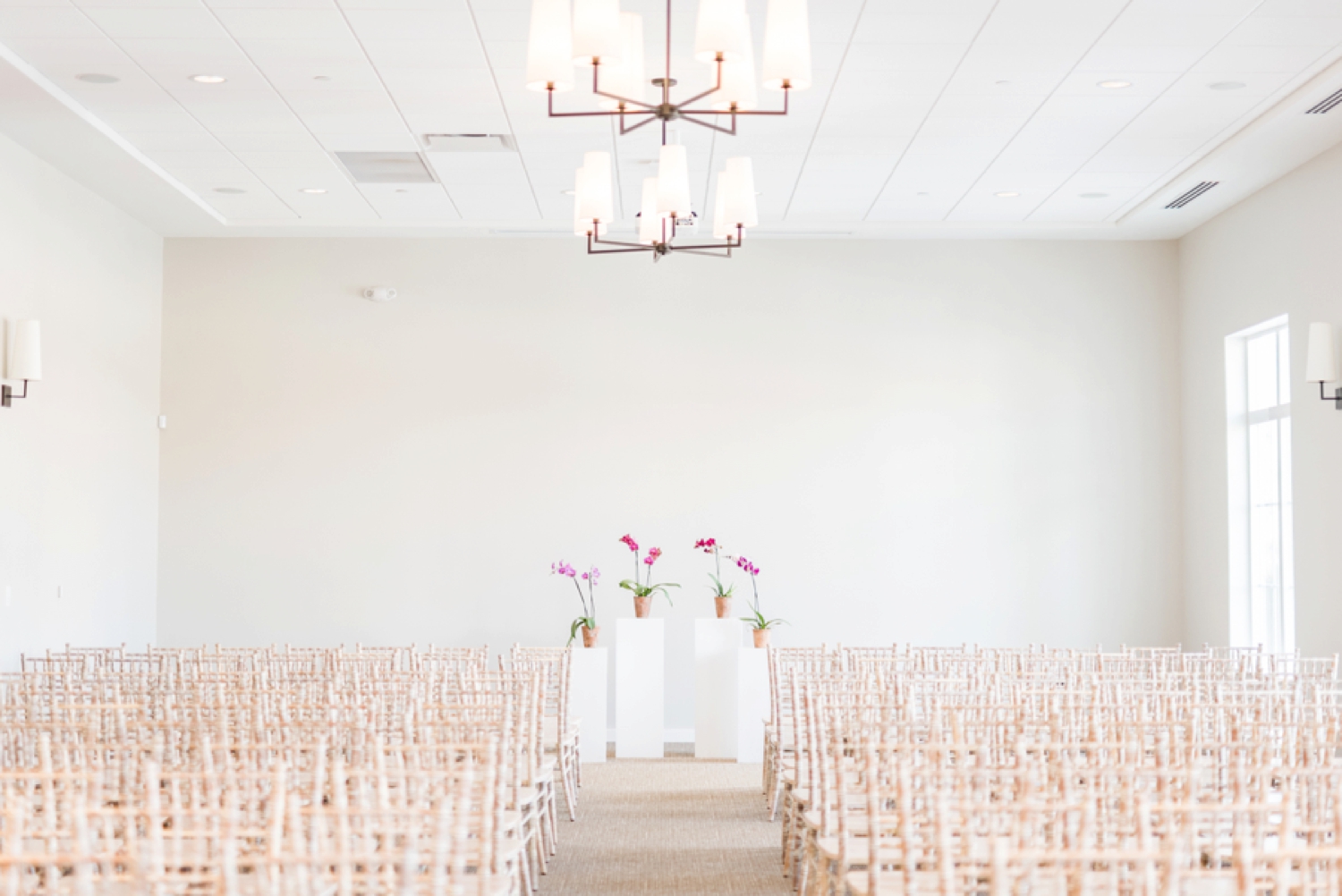 indoor-ceremony-venues-in-columbus-ohio-that-are-light-and-airy