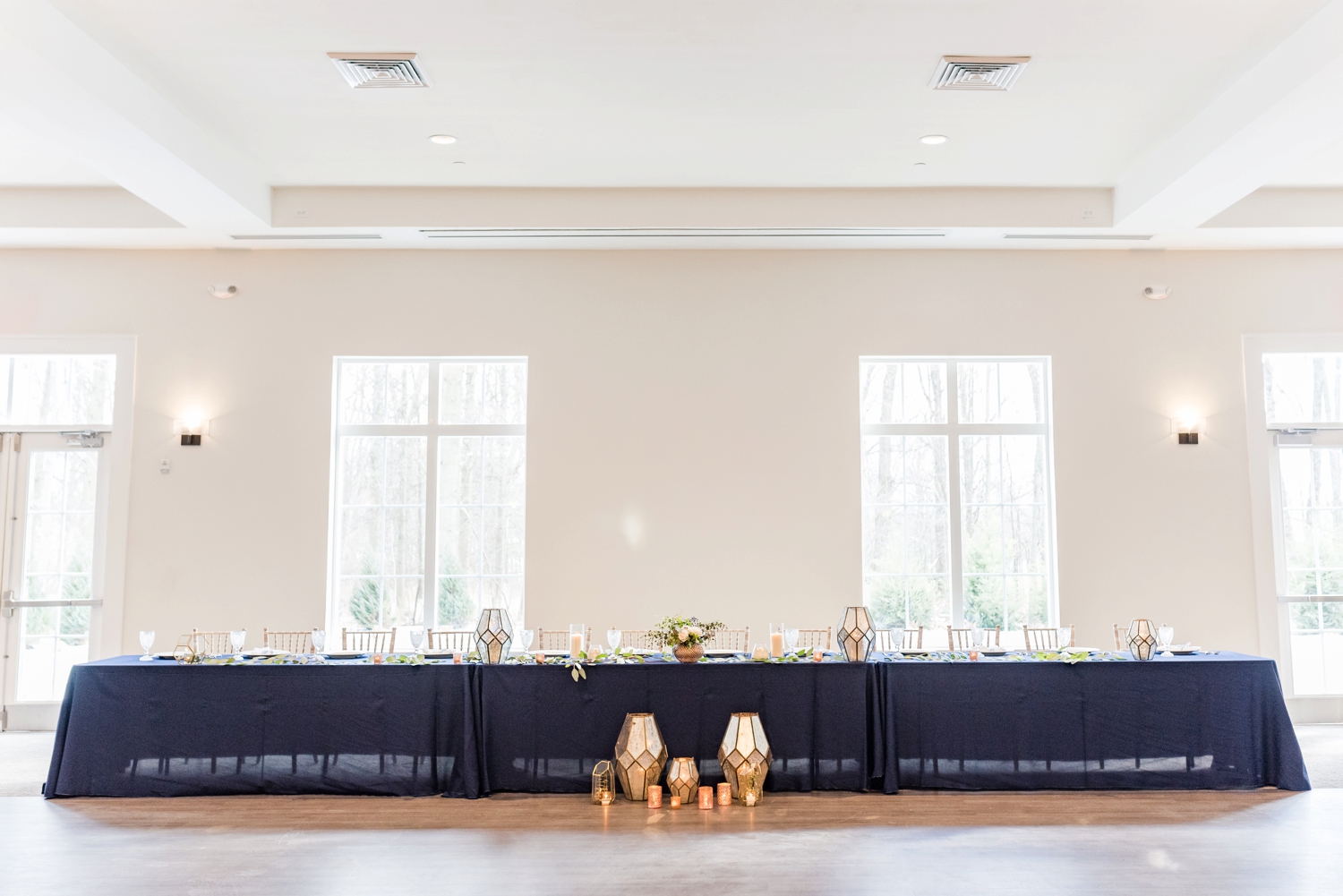 wedding-reception-at-the-estate-at-new-albany-with-navy-and-gold