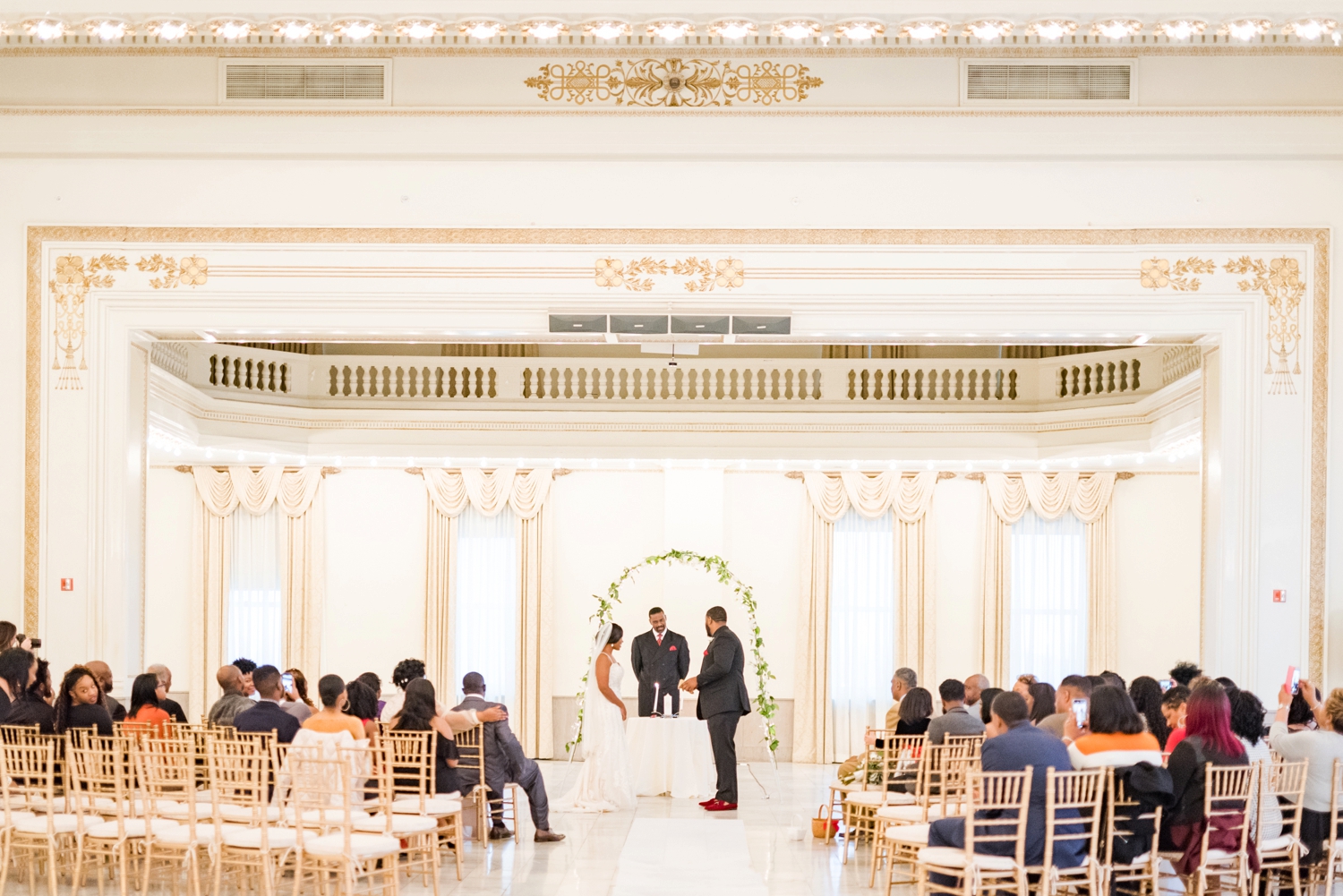 ideas-for-ceremonies-that-are-light-and-airy-in-a-ballroom
