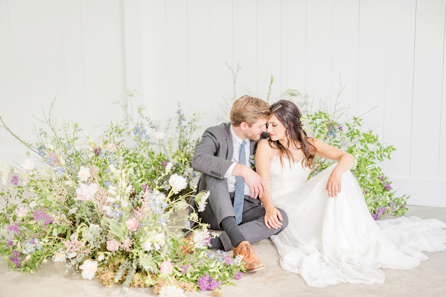wedding-photos-surrounded-by-unique-florals-on-the-ground