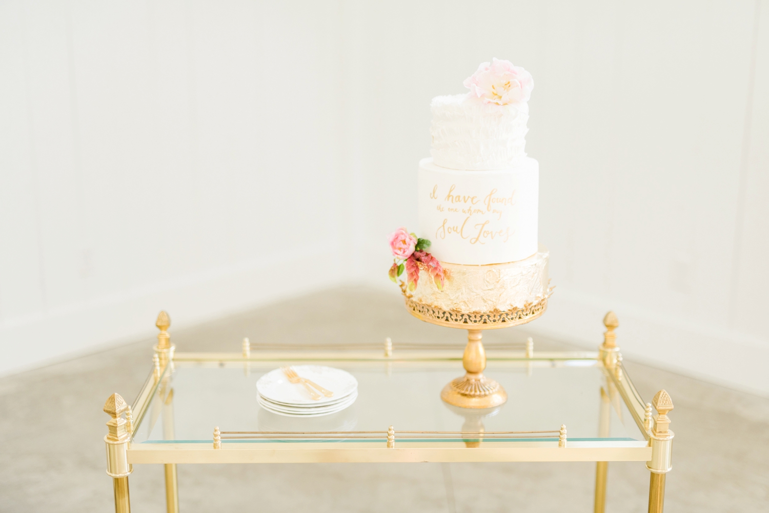 white-and-gold-cake-with-writing-and-florals