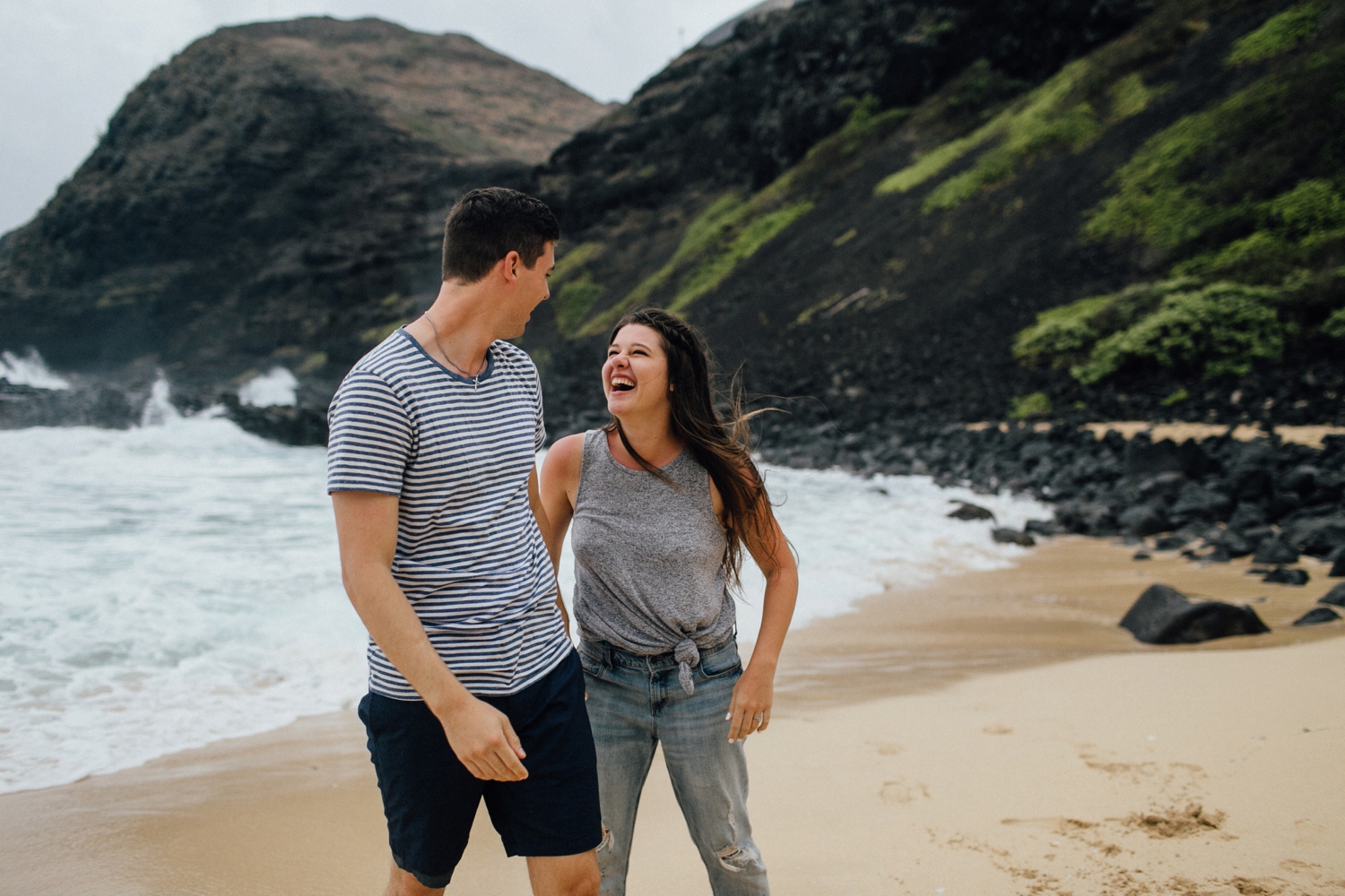 beachy-engagement-photos-in-oahu