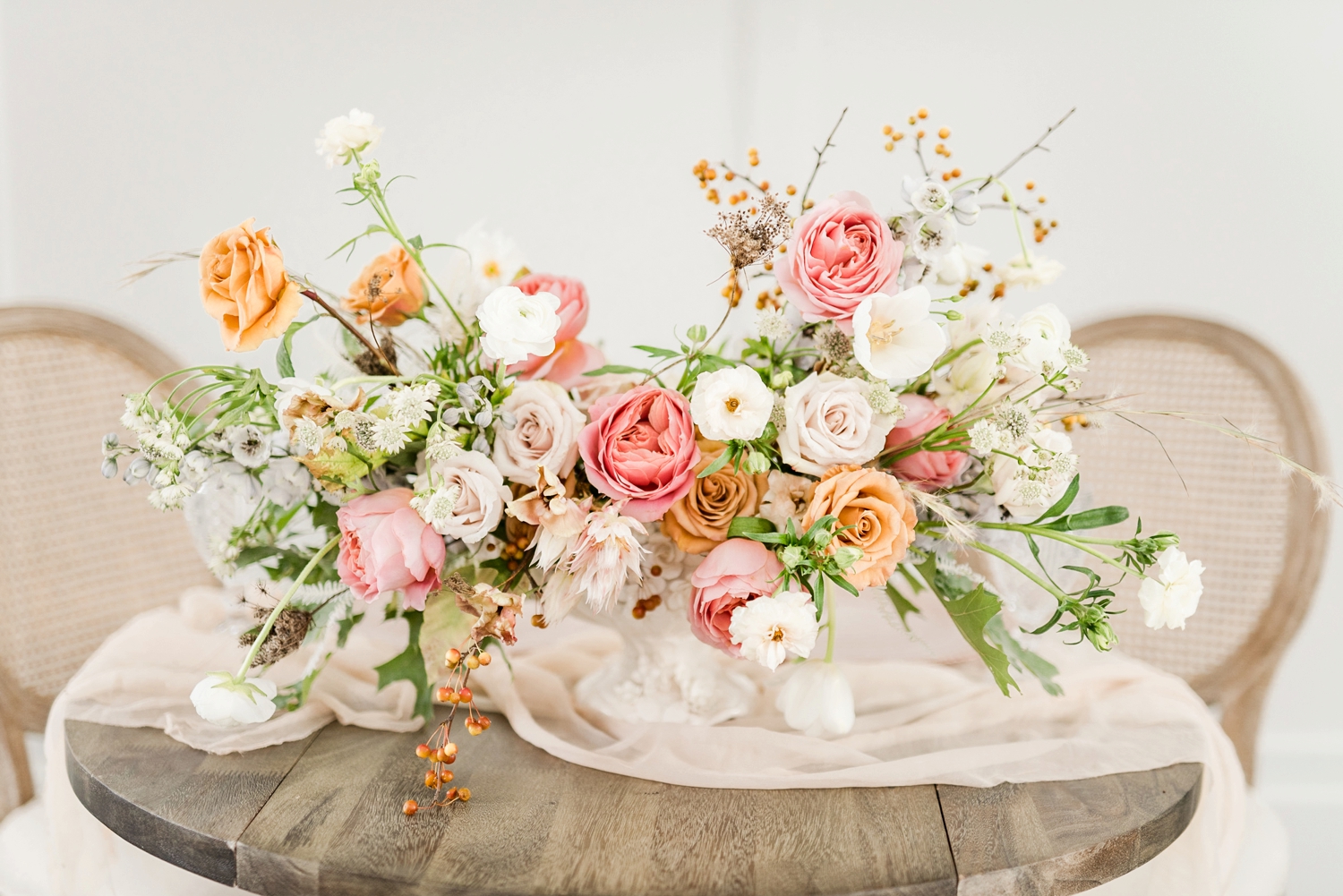 blush-and-gold-centerpiece-with-pops-of-color