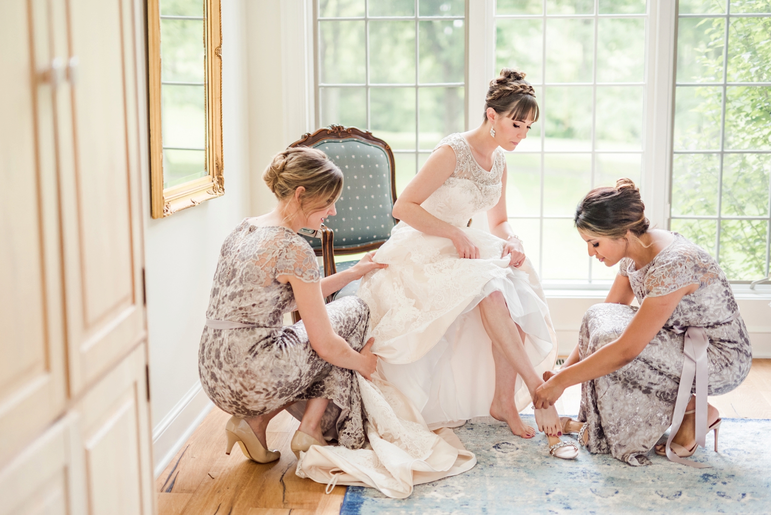 bride-getting-ready-in-a-bright-and-airy-room