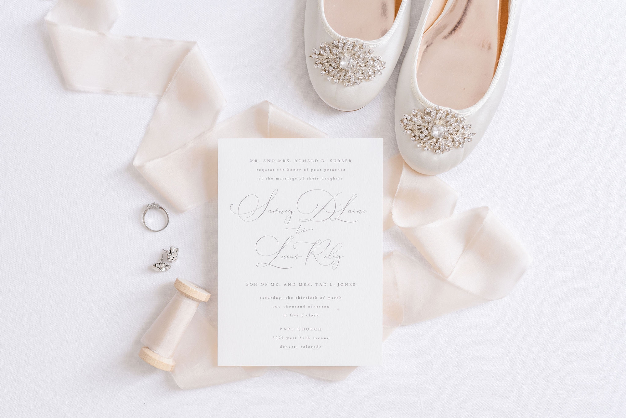 how-to-photograph-wedding-detalis-when-you-don't-have-a-lot